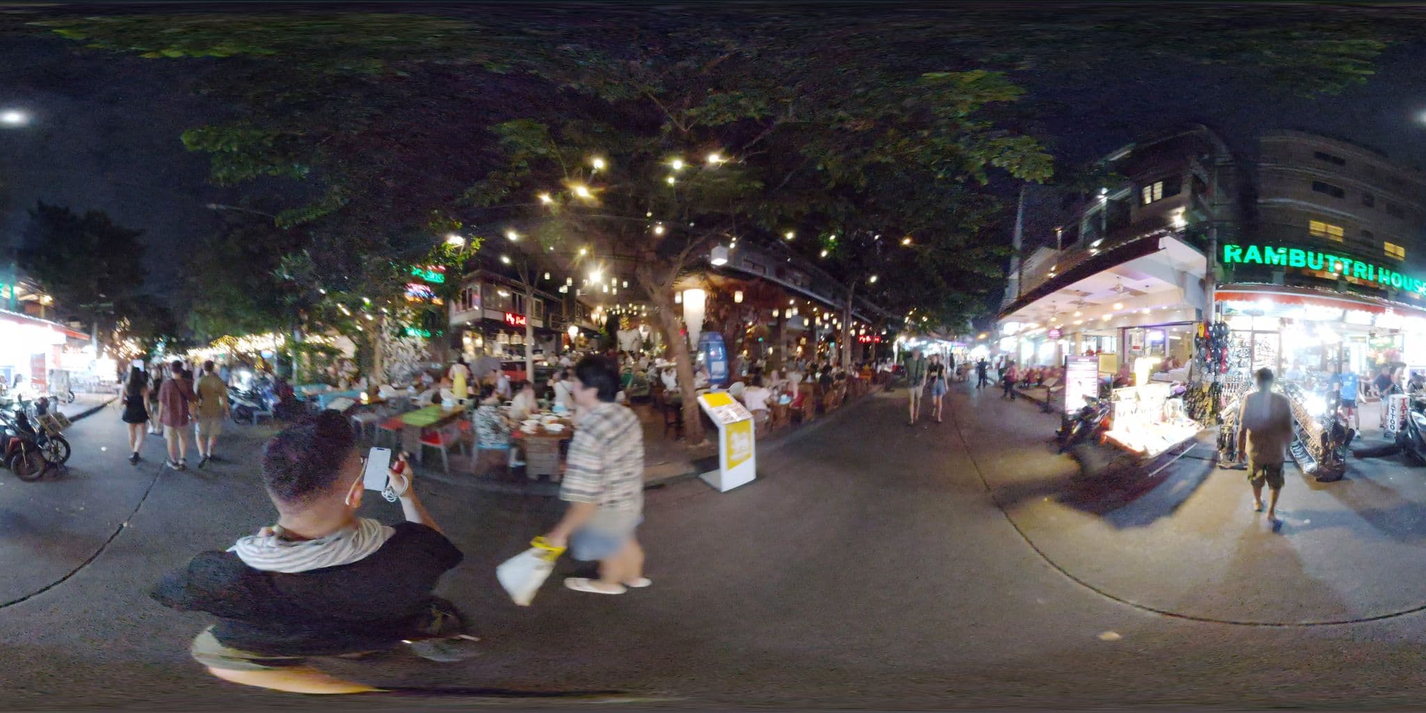 Street view near Rambuttri House, Phra Nakhon