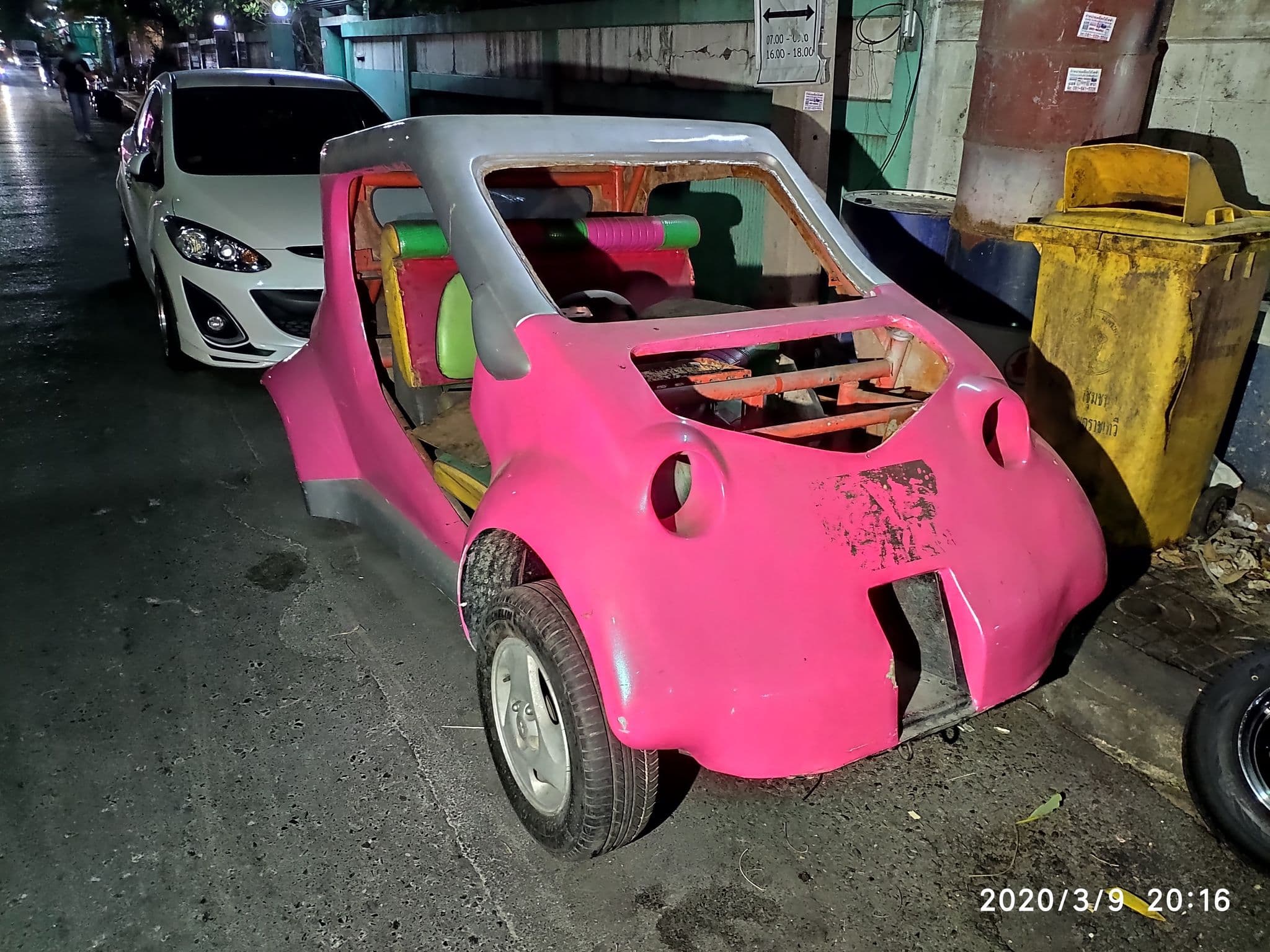 Street view near Dhevi Bangkok Hotel, Bangkok Riverside — © km2bp (CC BY-SA · Mapillary)