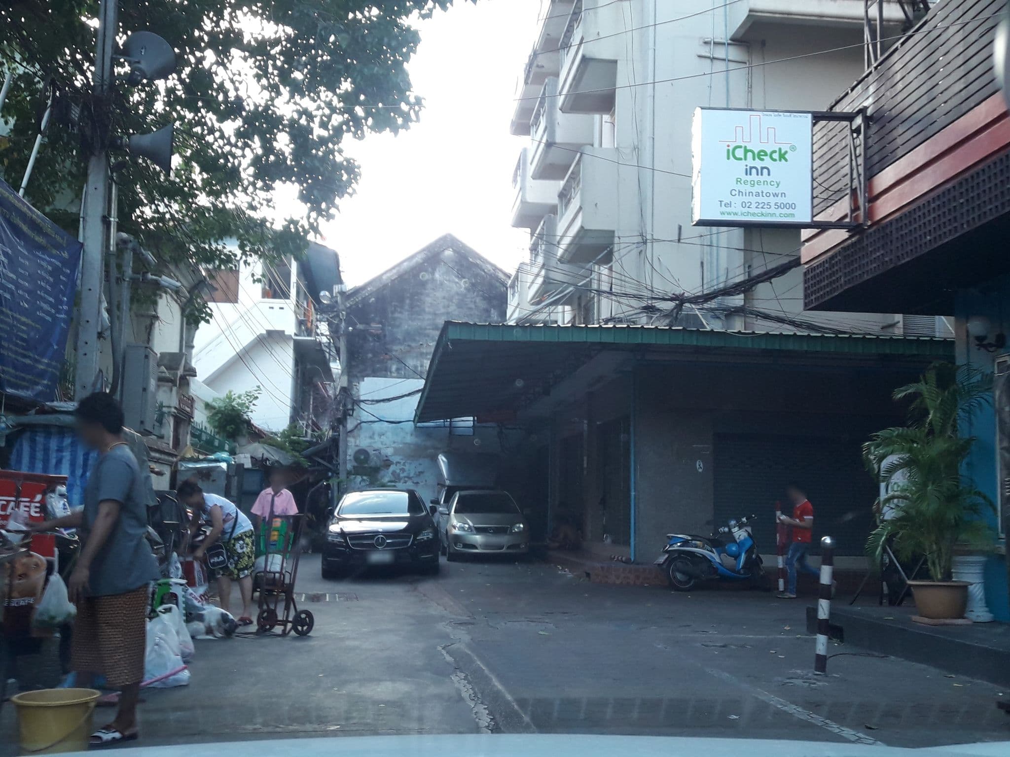 Street view near Arawana Express Chinatown, Samphantawong — © jetman11 (CC BY-SA · Mapillary)