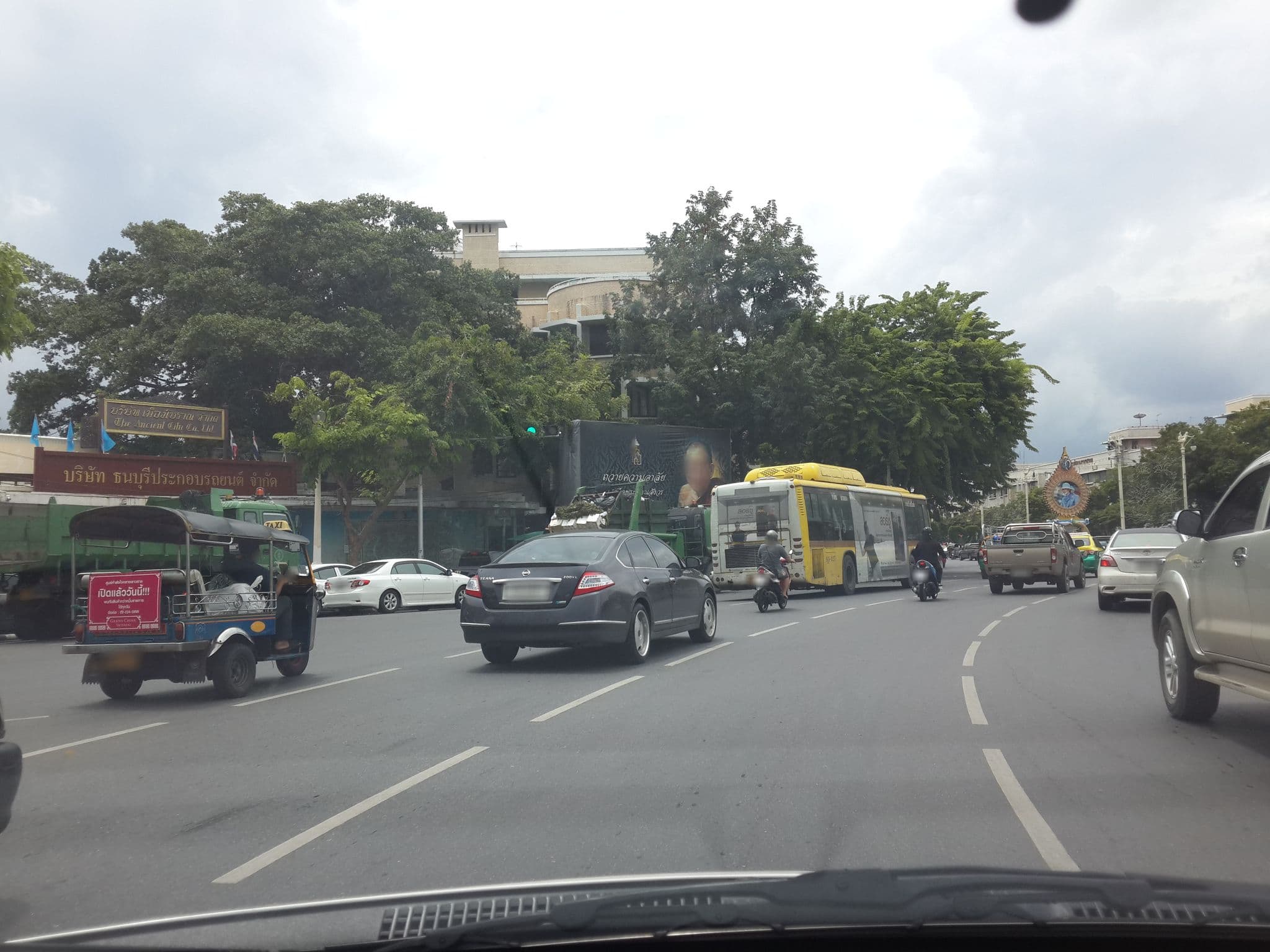 Street view near Switzerland hotel, Bangkok — © mishari (CC BY-SA · Mapillary)