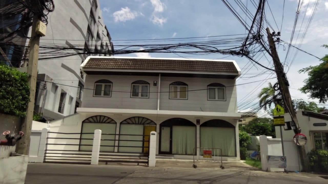 Street view near GM Service Apartment, Watthana — © toffy (CC BY-SA · Mapillary)