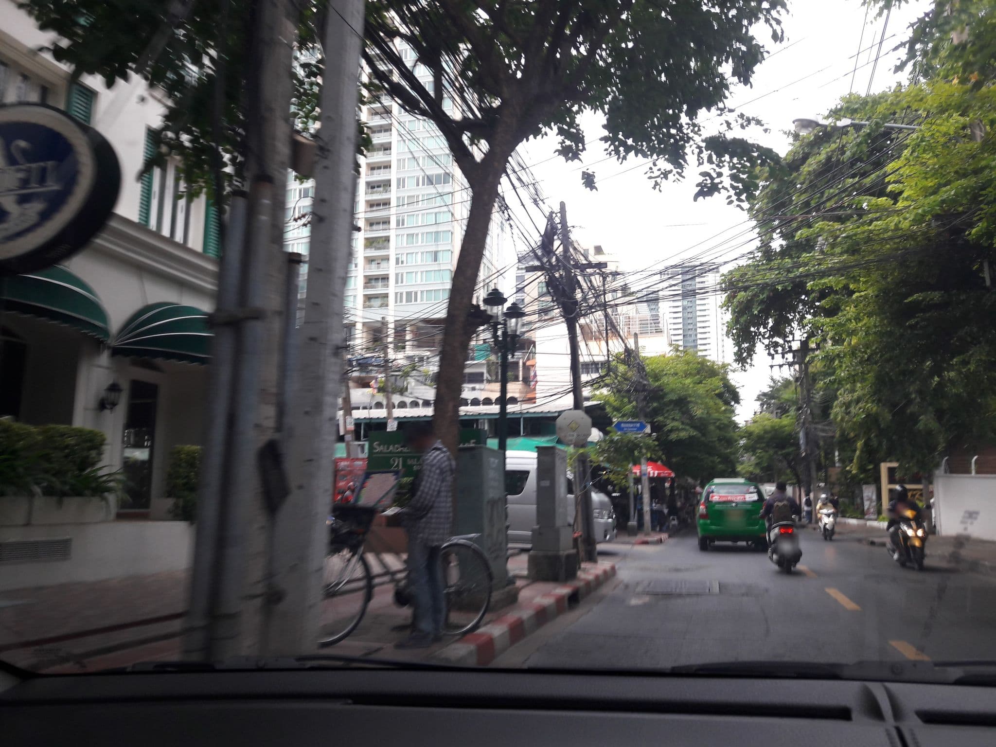 Street view near At 21 Saladaeng, Bang Rak — © dukeduke (CC BY-SA · Mapillary)