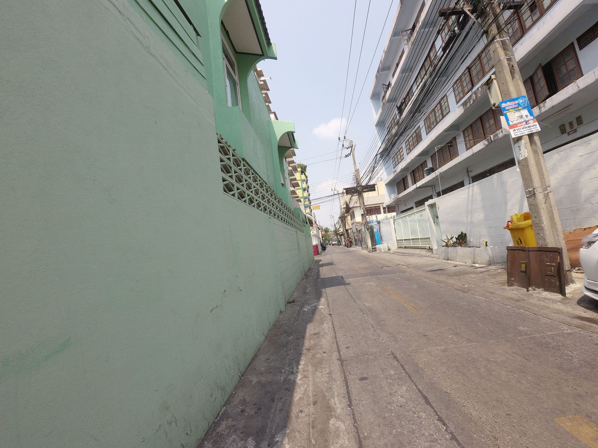 Street view near Sitara Place Serviced Apartments and Hotel, Sam Sen Nai — © mishari (CC BY-SA · Mapillary)