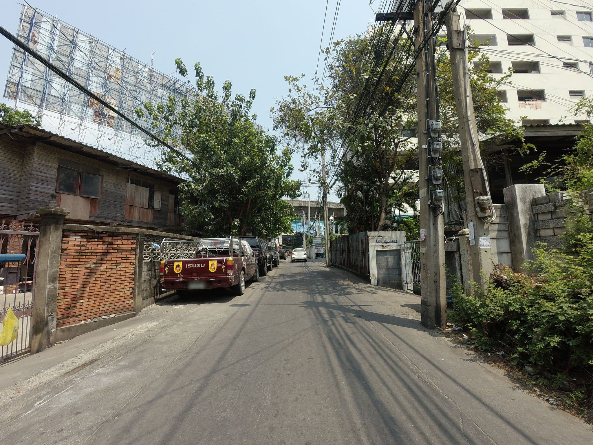 Street view near Interchange Tower Serviced Apartment, Makkasan