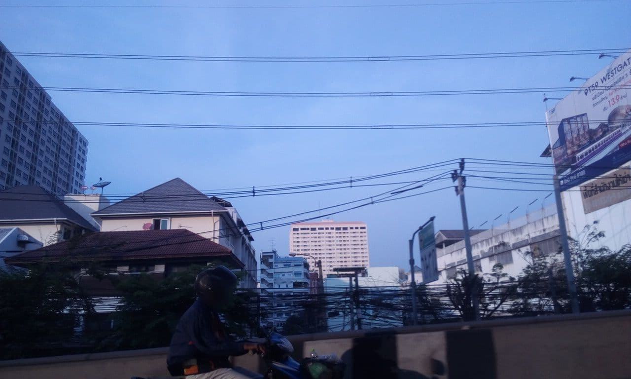 Street view near Pinklao Place, Arun Amarin — © ozflor (CC BY-SA · Mapillary)