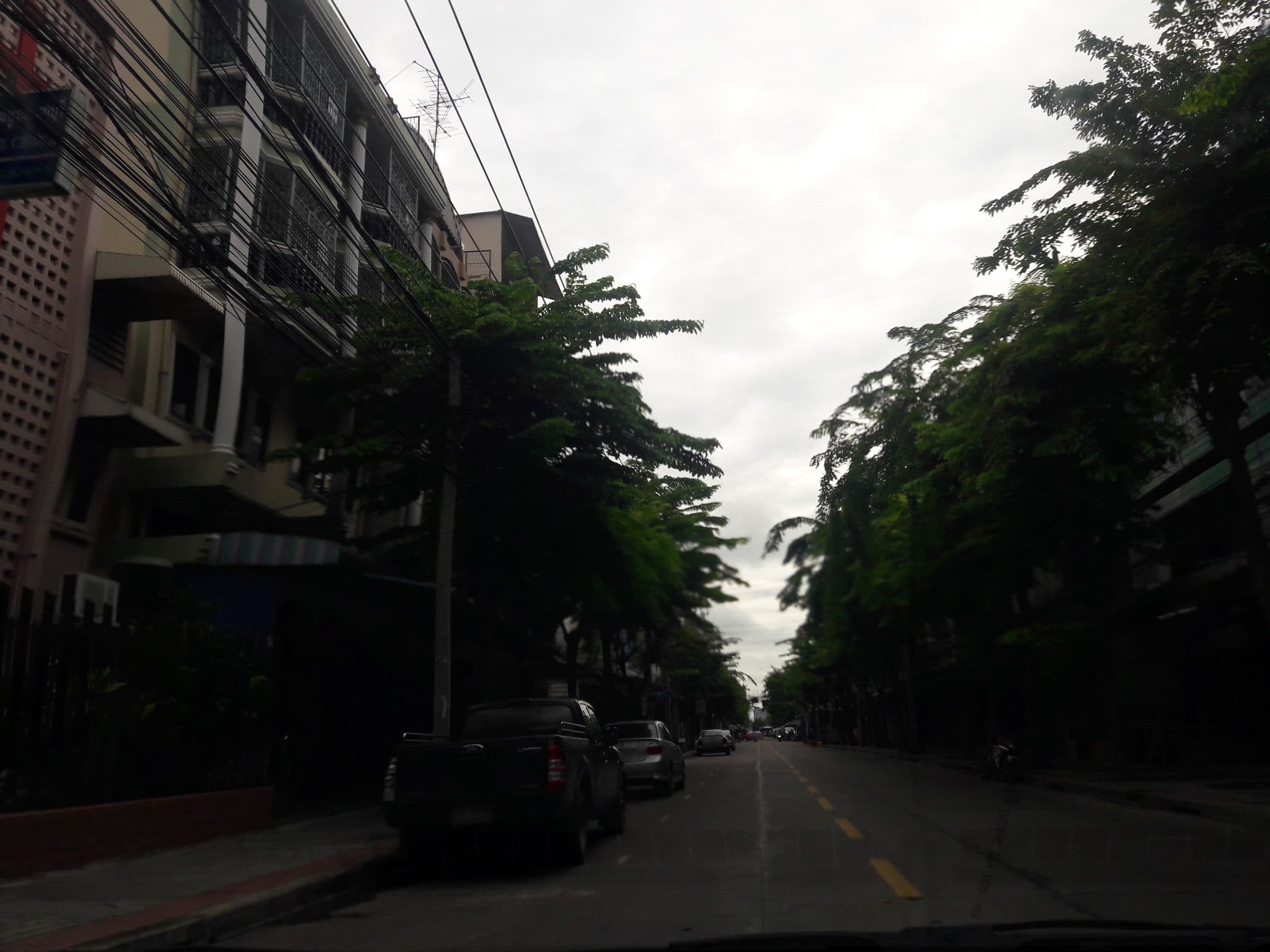 Street view near campfire outdoors, Godown — © dukeduke (CC BY-SA · Mapillary)