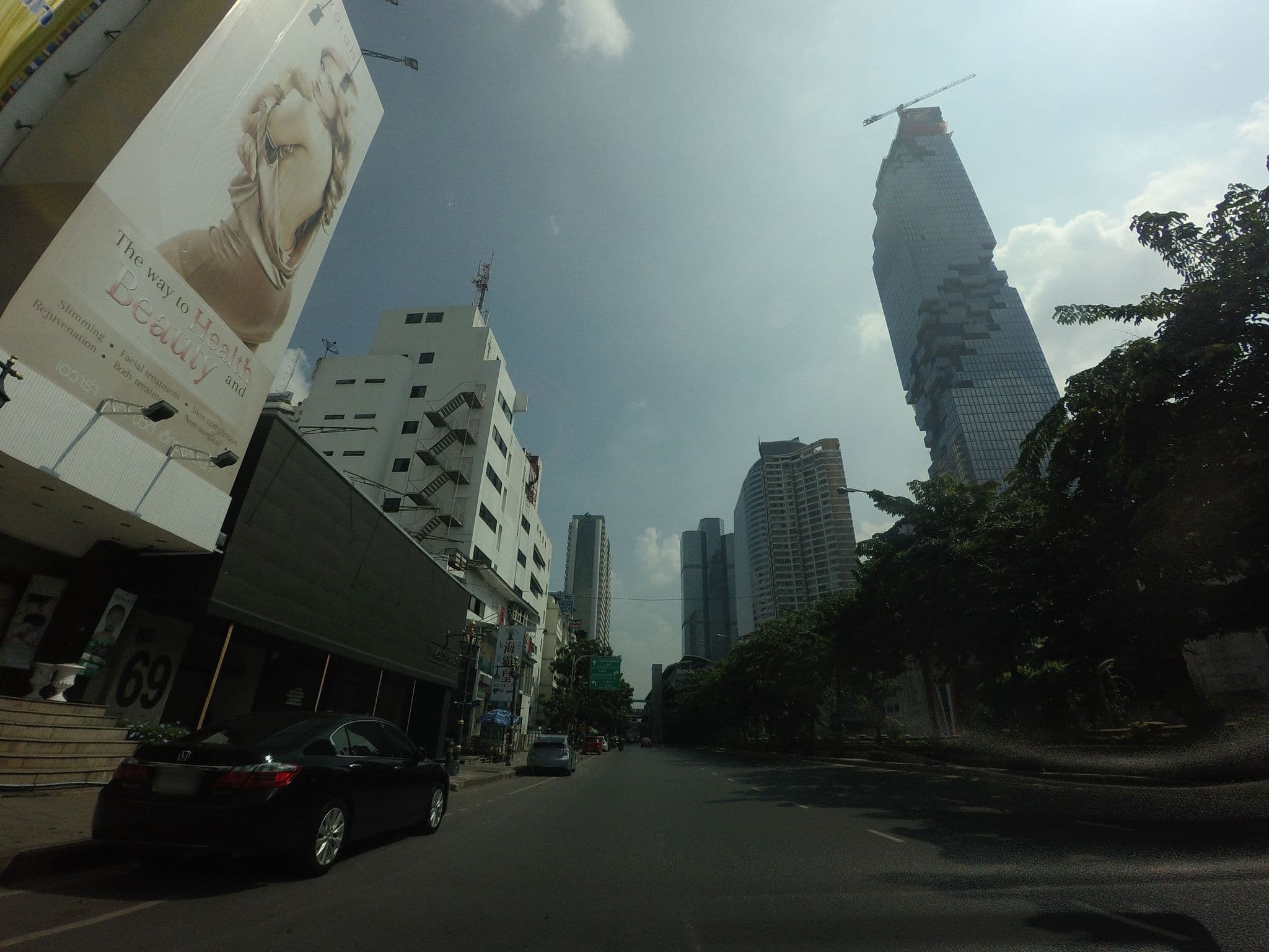 Street view near Good One Hostel & Cafe Bar, Bang Rak