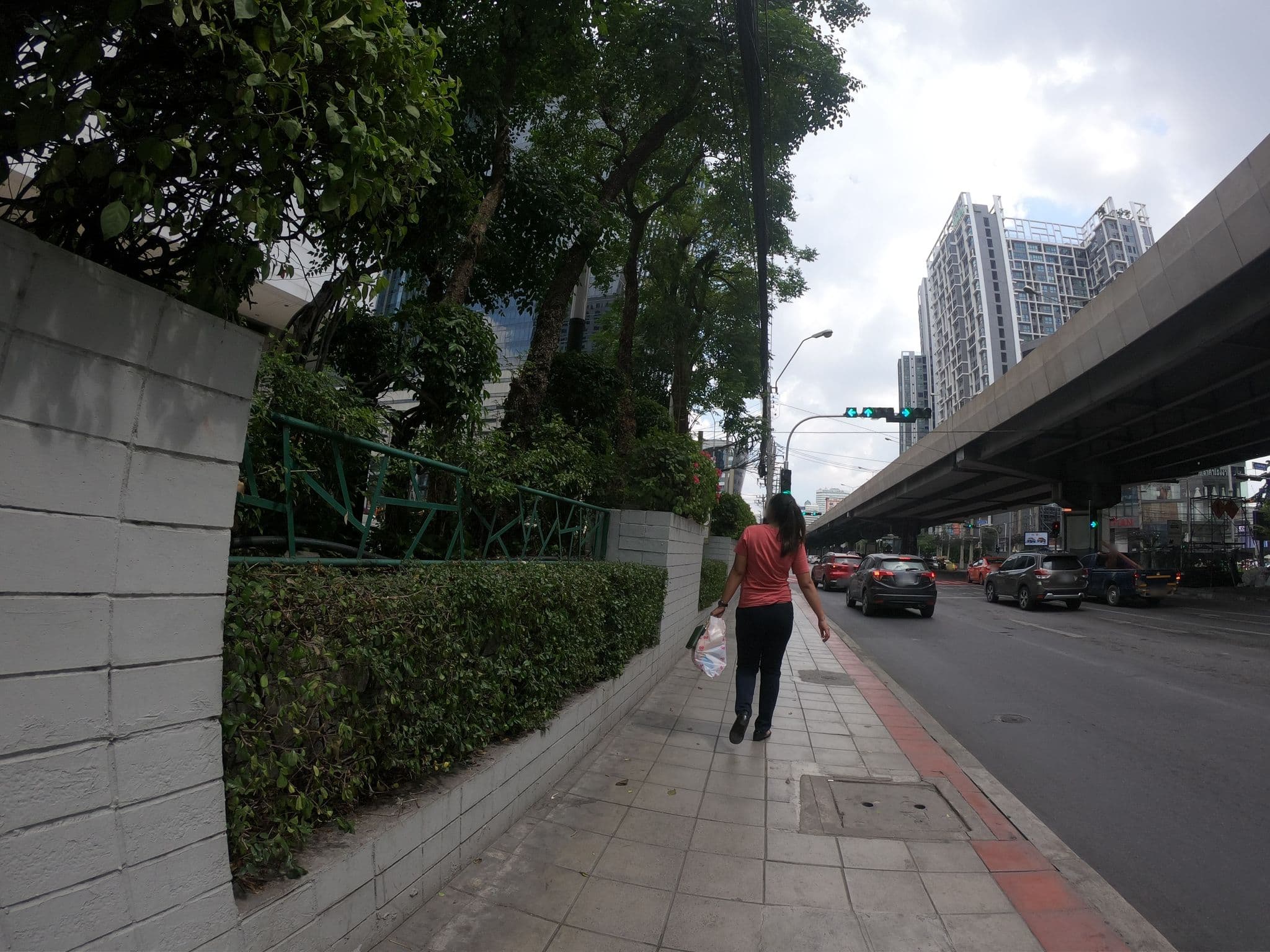 Street view near Avani Ratchada Bangkok Hotel, Makkasan