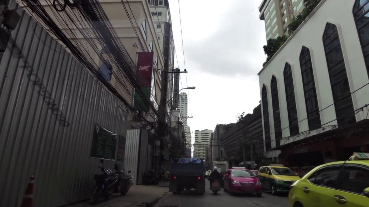 Street view near Aira Bangkok Sukhumvit 11 by Kingston Hotels, Makkasan — © toffy (CC BY-SA · Mapillary)