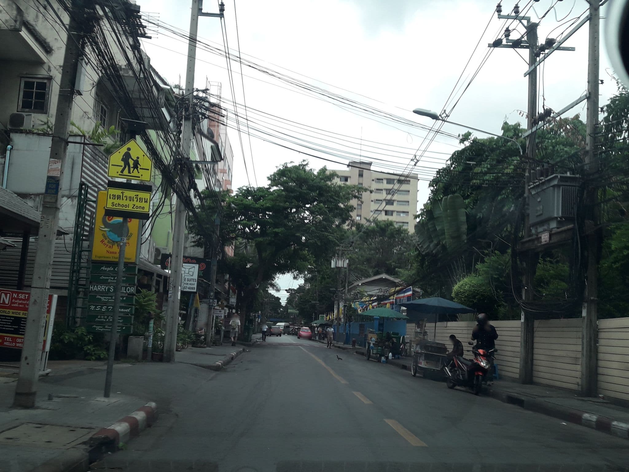 Street view near Royal Ivory Nana Hotel Bangkok, Makkasan