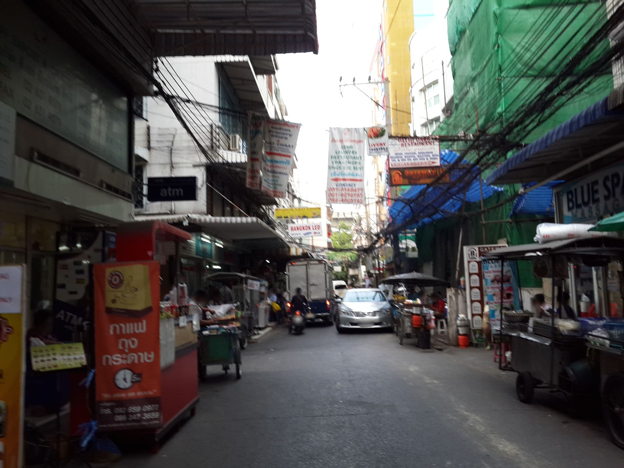 Street view near Patra Boutique Hotel, Makkasan — © mishari (CC BY-SA · Mapillary)