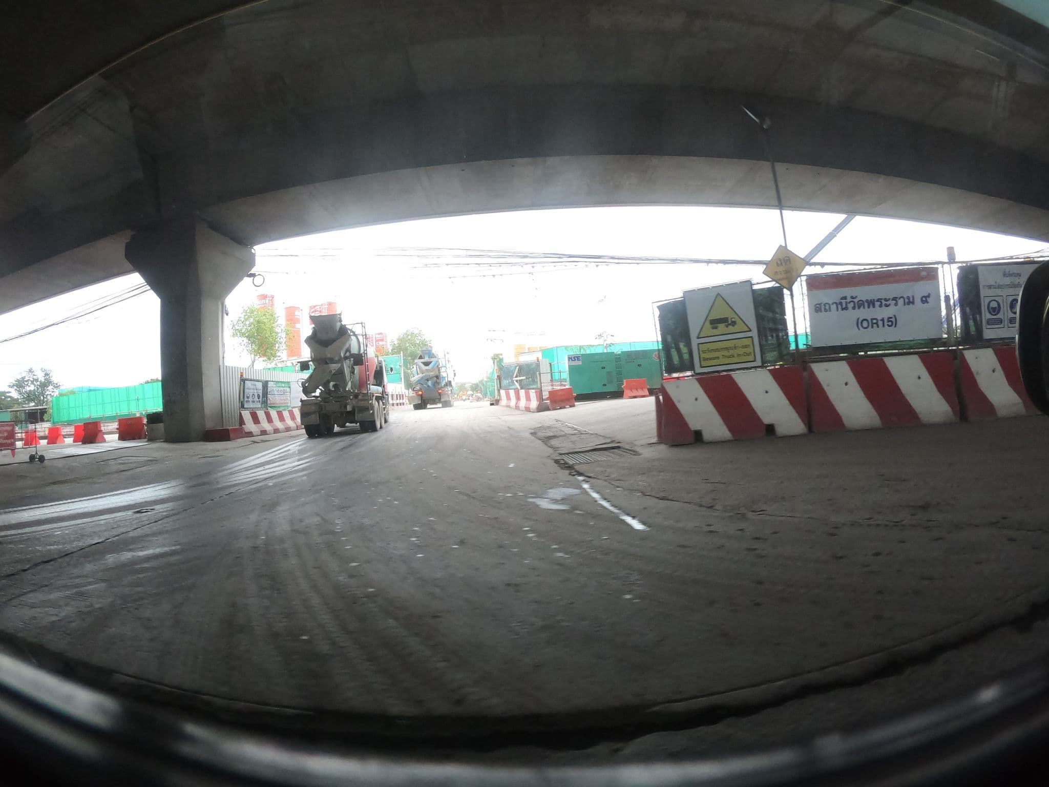 Street view near The BoB Hostel, Watthana — © ozflor (CC BY-SA · Mapillary)