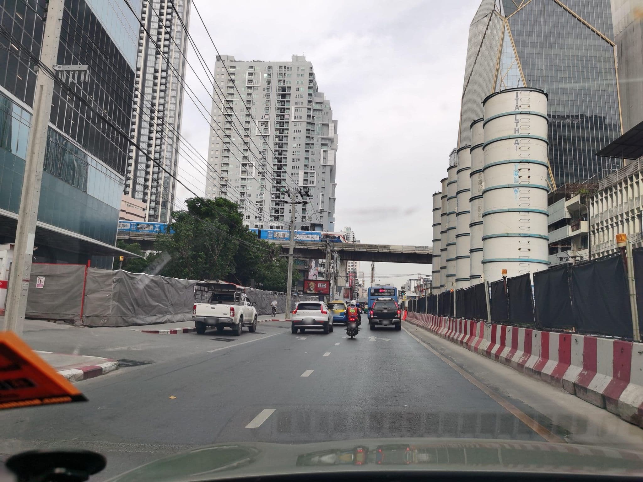 Street view near Yim Yam Hostel & Garden, Ratchathewi — © lin_wang (CC BY-SA · Mapillary)