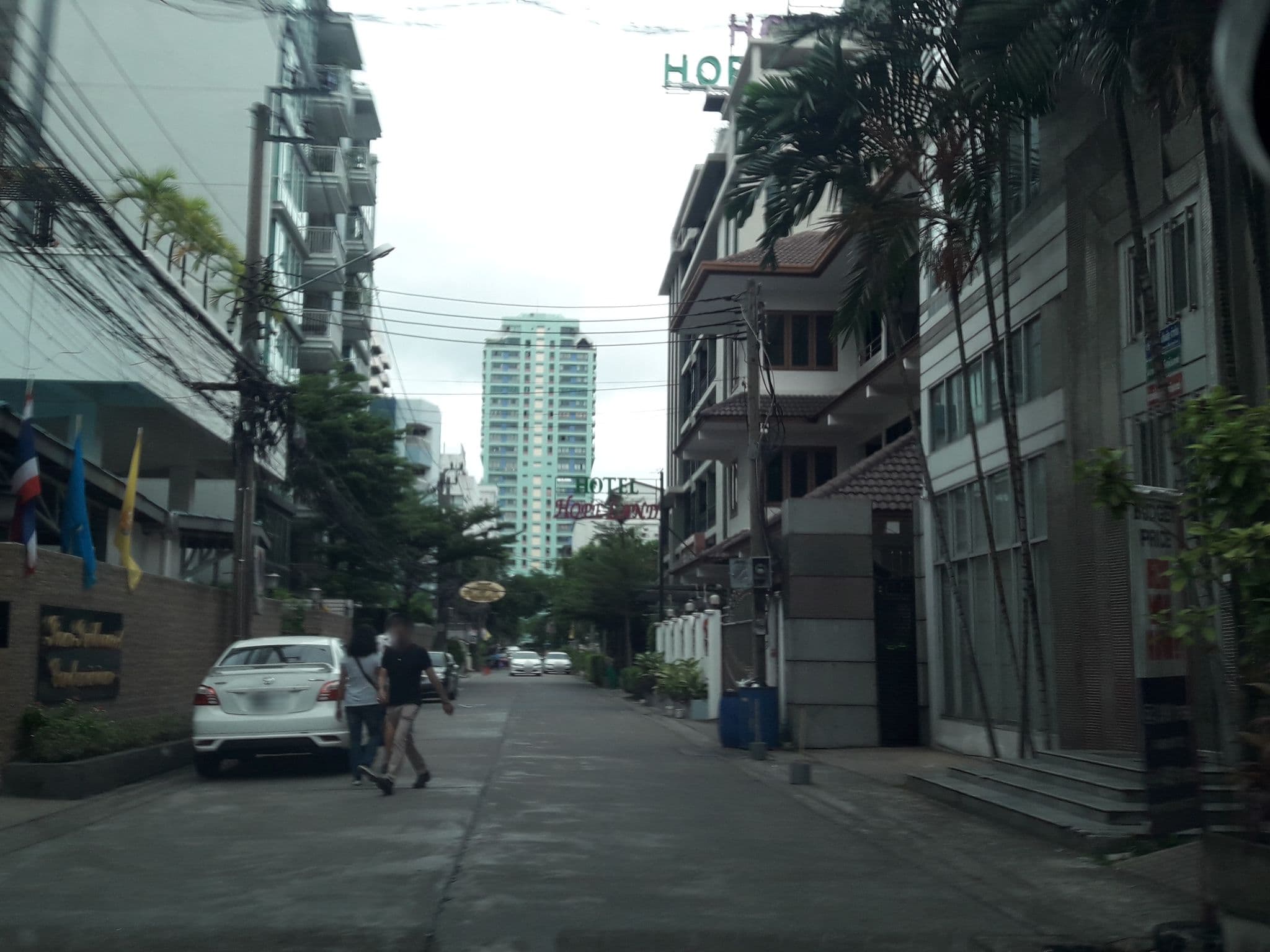 Street view near Hostel@8, Makkasan — © jetman11 (CC BY-SA · Mapillary)