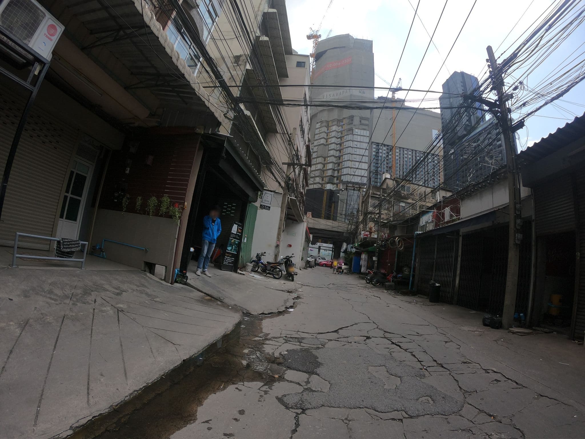 Street view near LITA Bangkok, Makkasan
