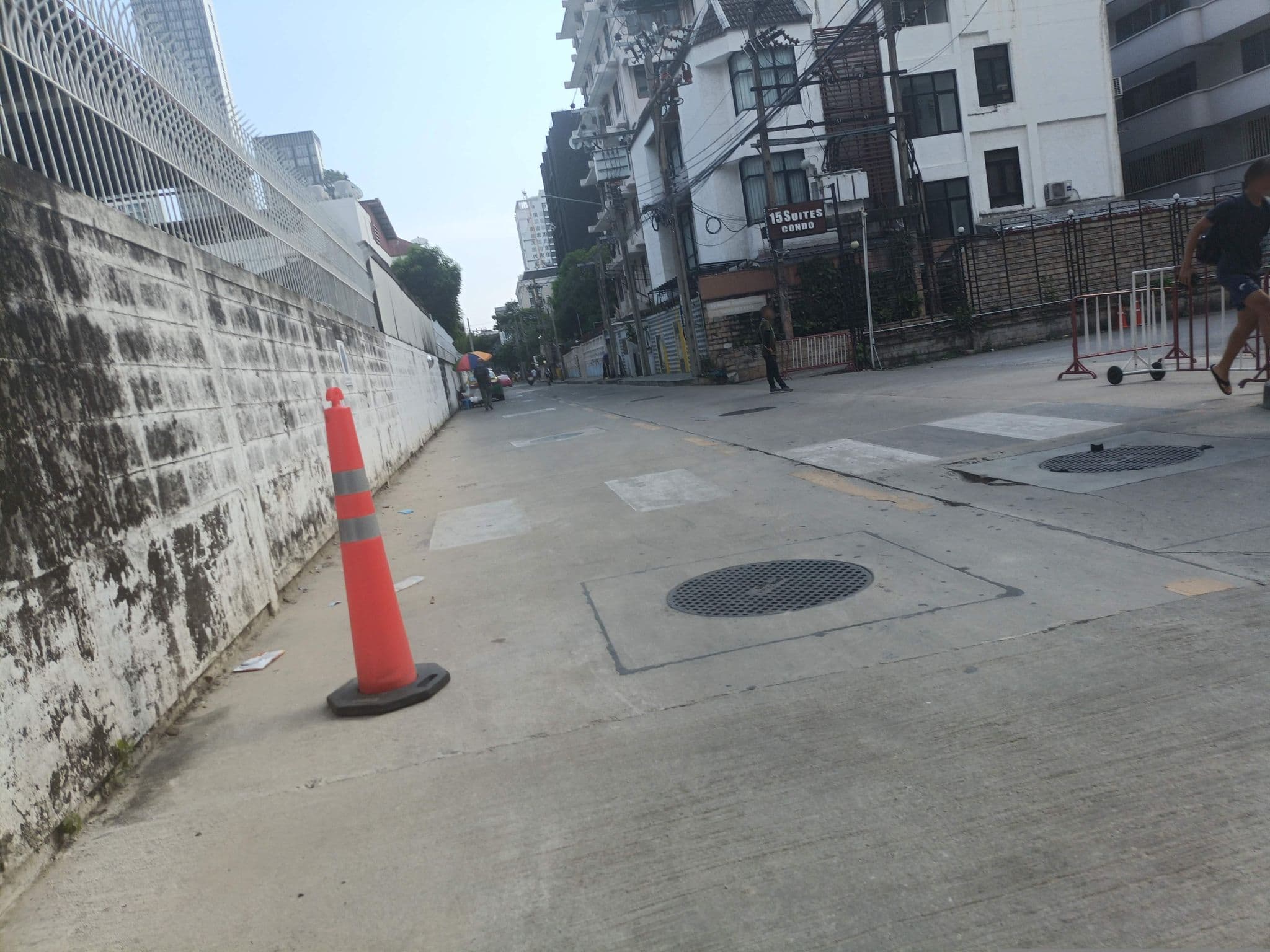 Street view near 6D-3bedrooms35bathdowntown Bangkok Near BtsMrt, Makkasan