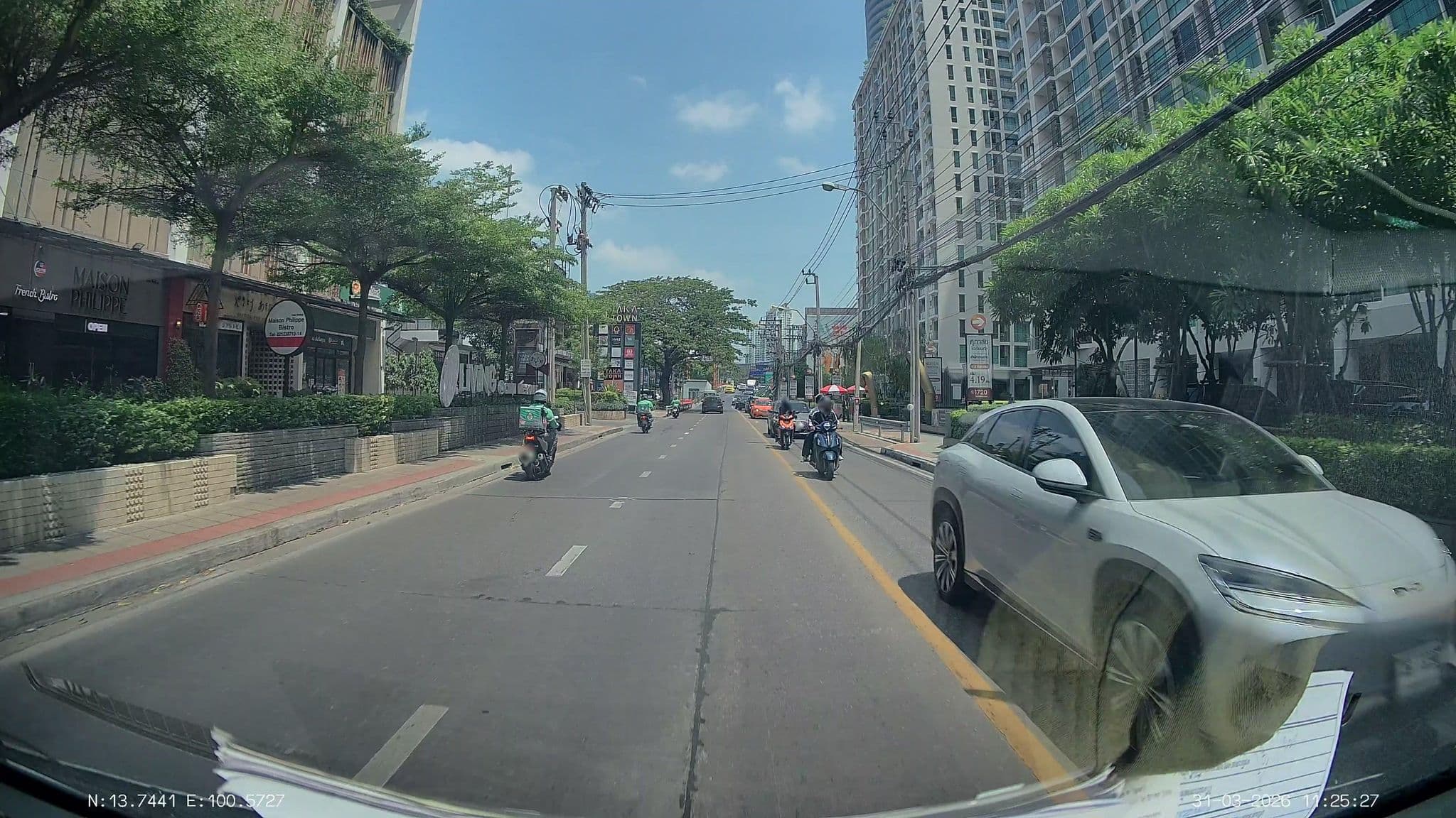 Street view near Living @ CITI RESORT, Watthana