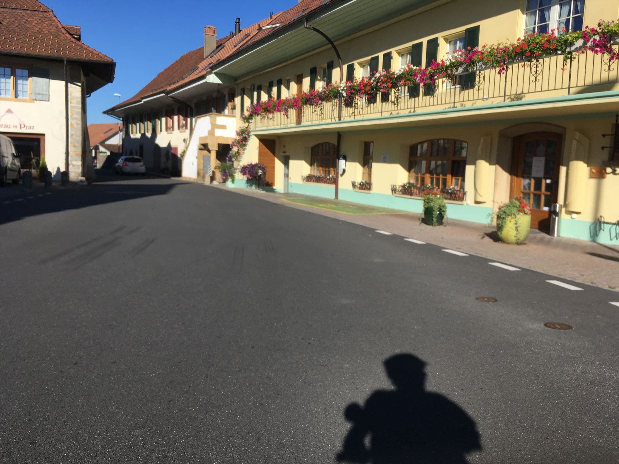 Street view near Hôtel Restaurant Cave Bel-Air, Bas-Vully — © beat (CC BY-SA · Mapillary)