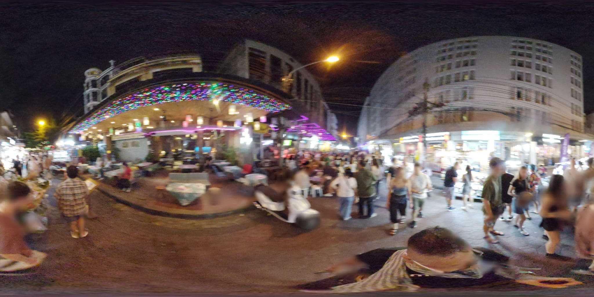 Street view near Darin Hostel, Phra Nakhon