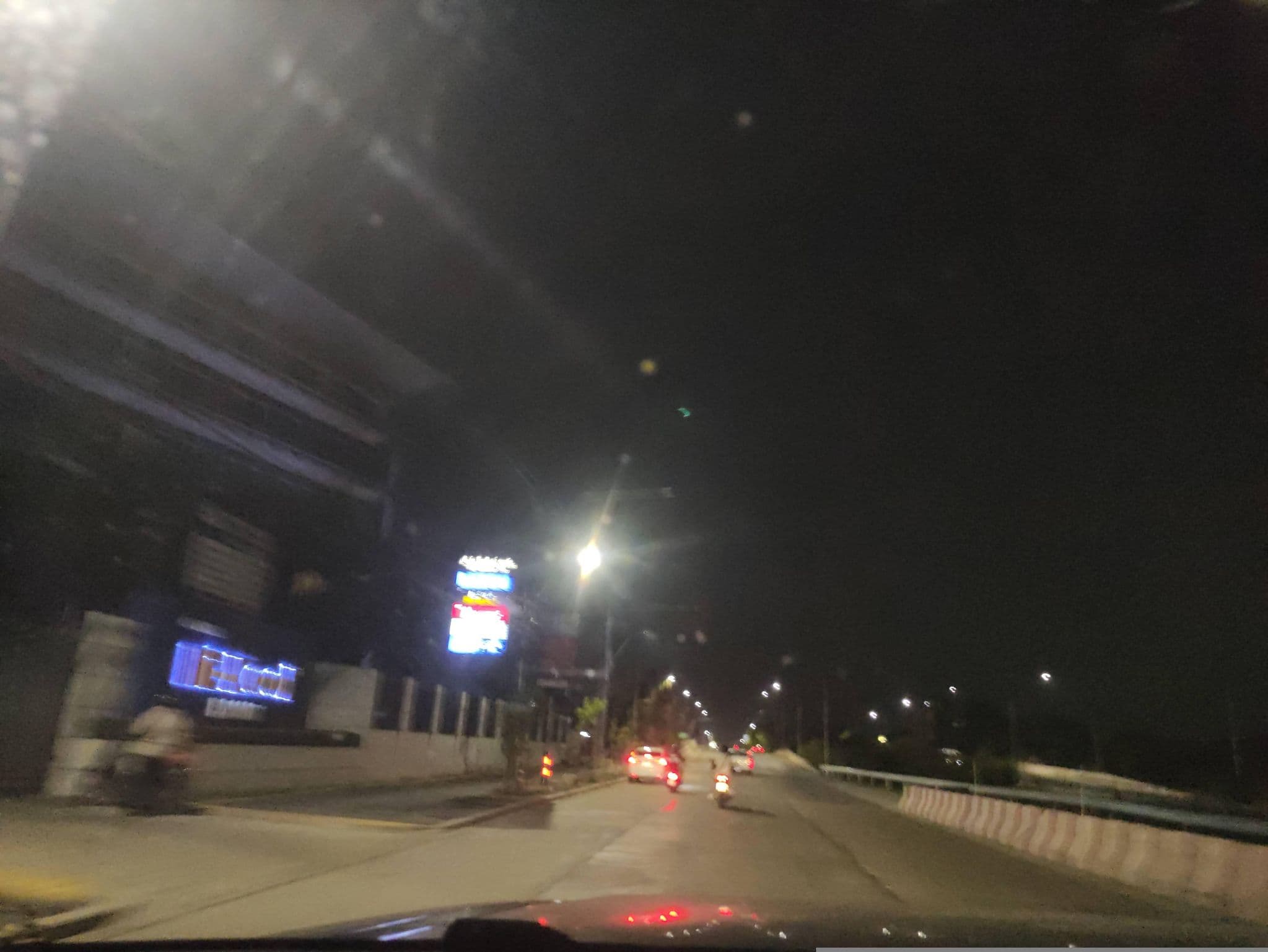 Street view near The ONE Apartment เดอะวัลล์อพารท์เมนต์, Phasi Charoen — © kasetitkml_pipitchai (CC BY-SA · Mapillary)
