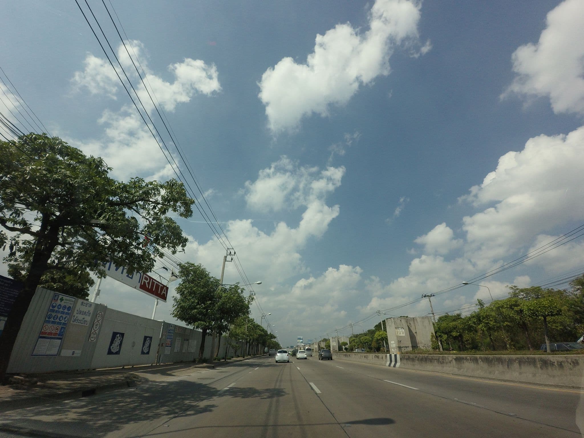Street view near OYO 75481 IMM Resort, Chorakhe Bua — © mishari (CC BY-SA · Mapillary)