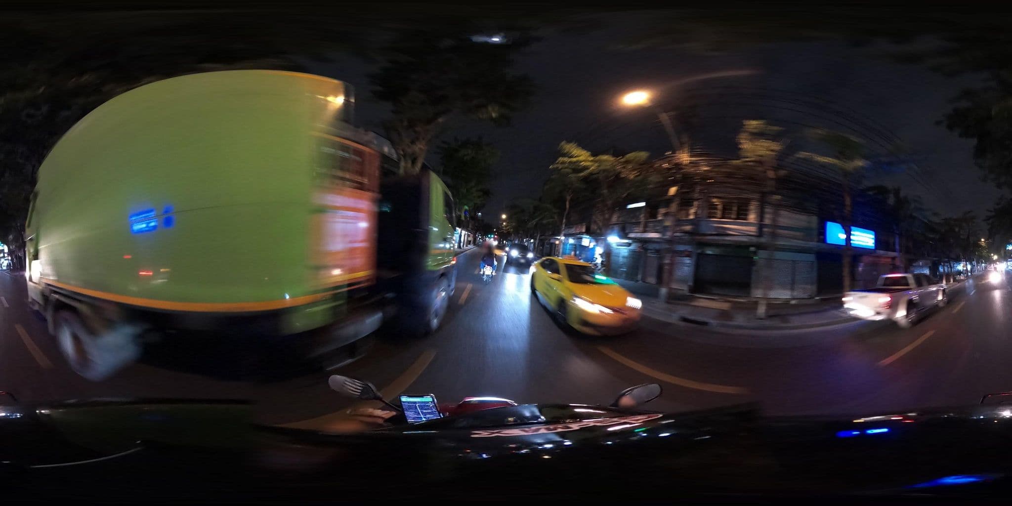 Street view near Fabrunch Hostel, Din Daeng — © NatchaponJ (CC BY-SA · Mapillary)