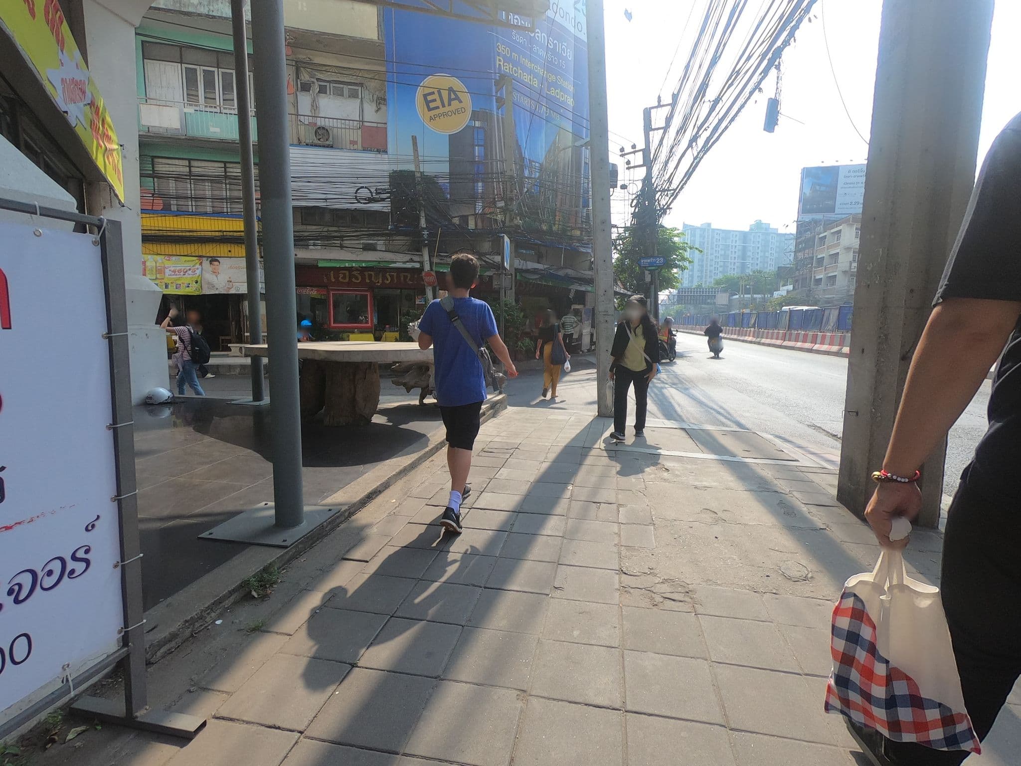 Street view near My Hostel Ratchada, Khetsamsenok — © ozflor (CC BY-SA · Mapillary)