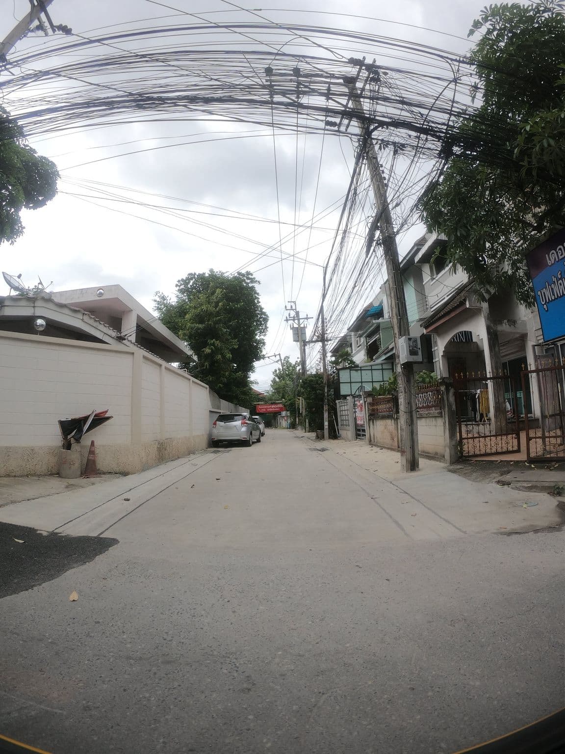 Street view near BEYOND SLEEP, Chan Kasem — © ozflor (CC BY-SA · Mapillary)