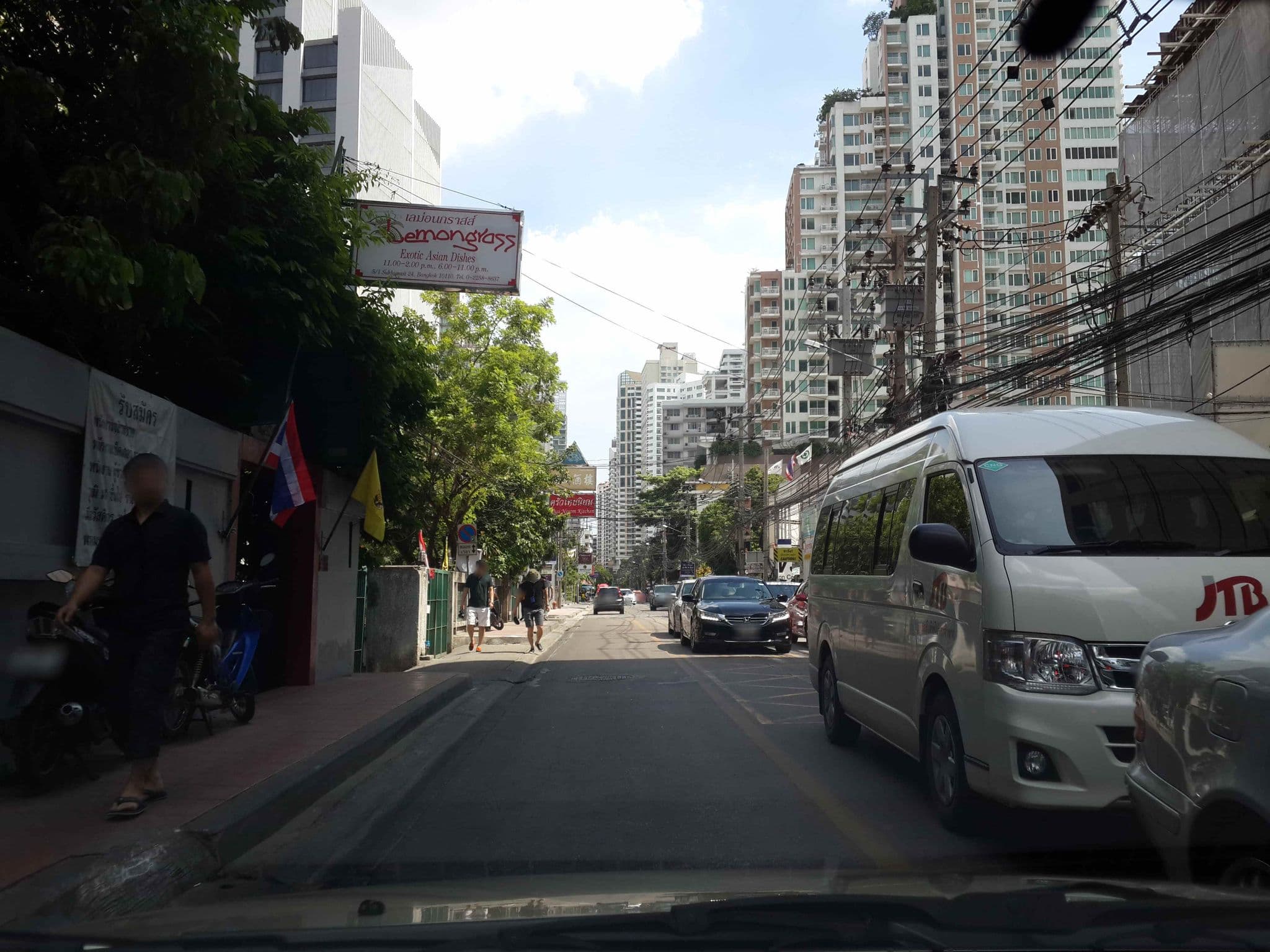 Street view near SKYVIEW Hotel Bangkok Sukhumvit 24, Watthana