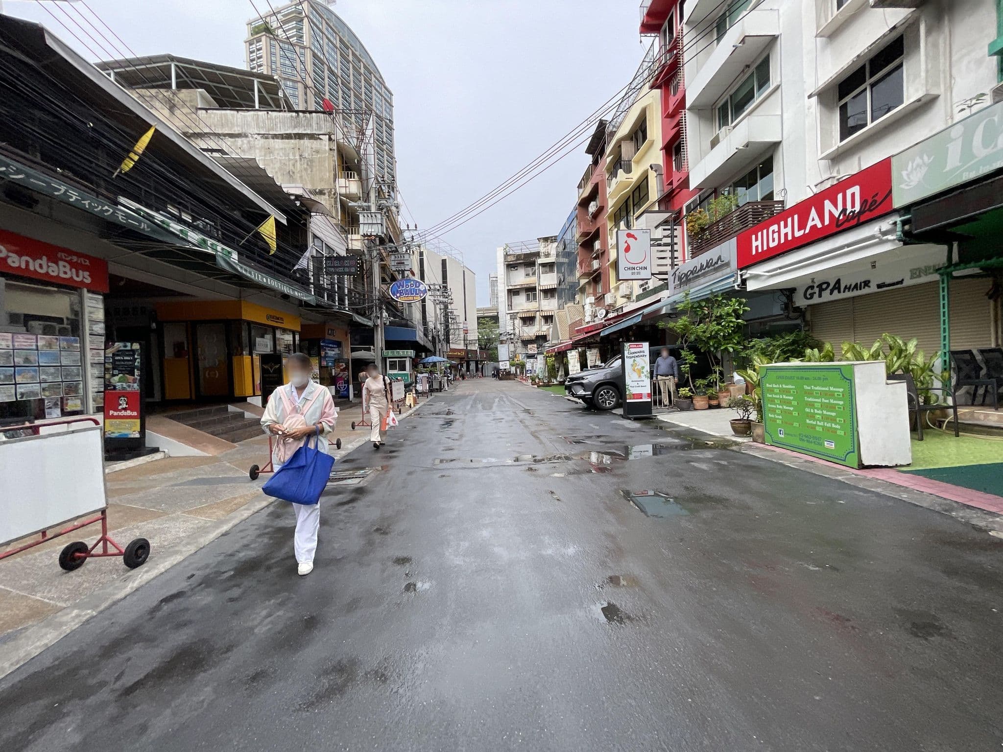 Street view near O'Shea's Irish Pub (Sports Bar, Hotel & Rooftop), Watthana