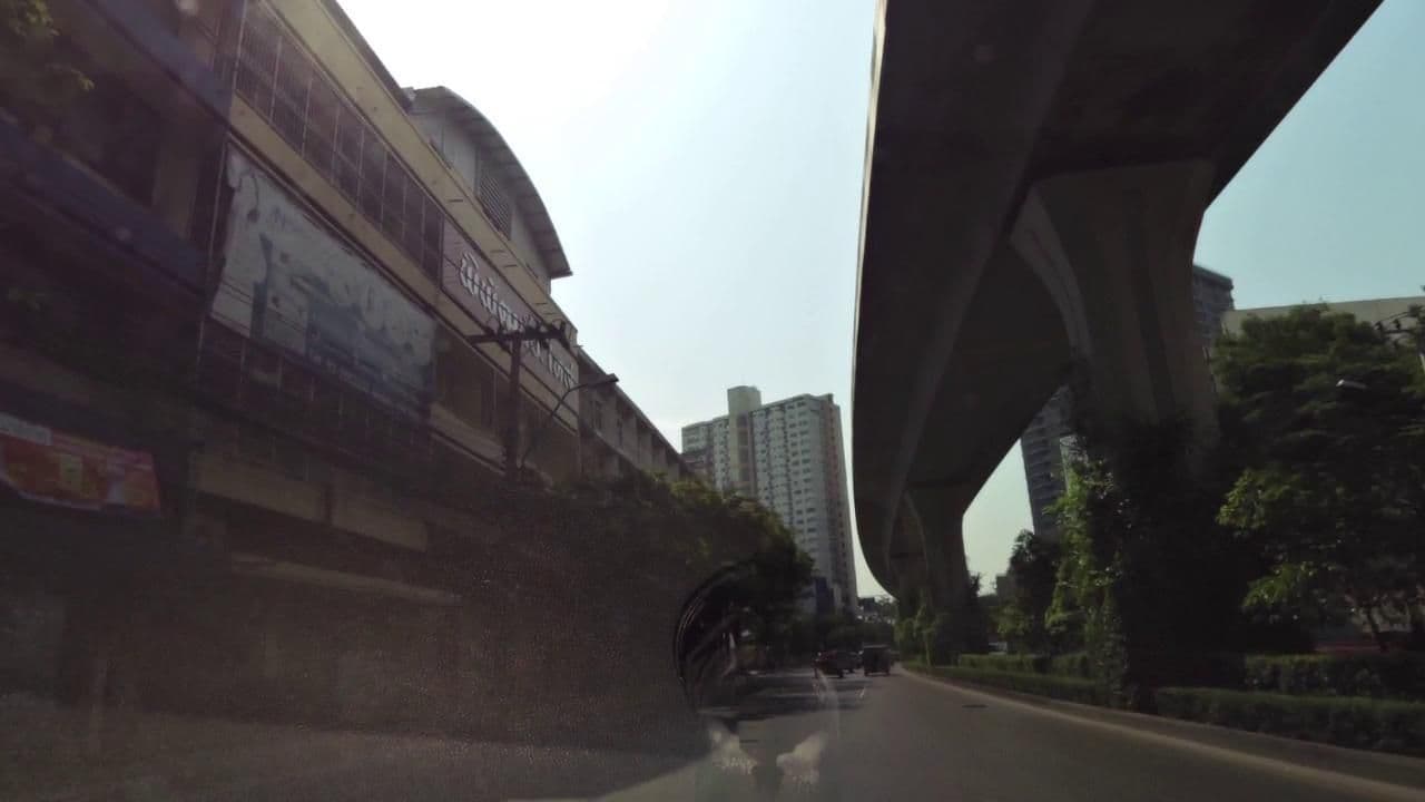 Street view near Buri Hostel Bangkok, Phra Khanong — © toffy (CC BY-SA · Mapillary)