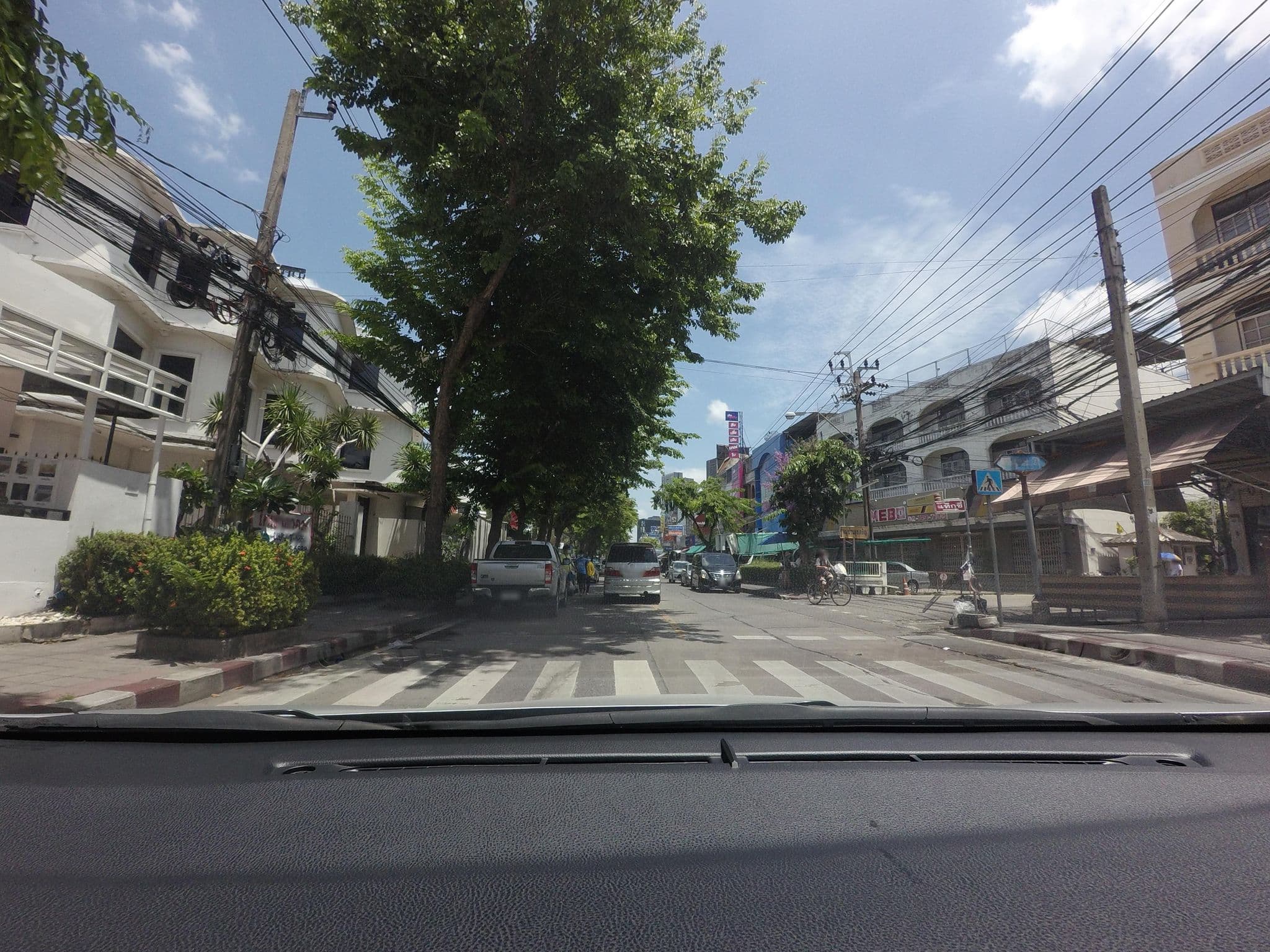 Street view near ONEWAY Guest House BKK - Budget Twin Room, Phra Khanong — © mishari (CC BY-SA · Mapillary)