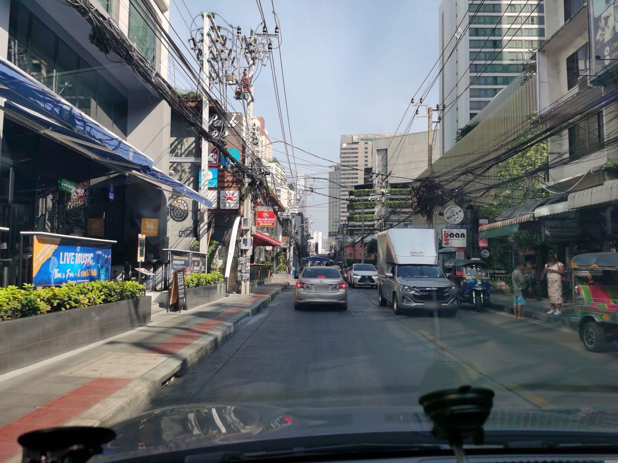 Street view near Tree Guesthouse, Watthana — © lin_wang (CC BY-SA · Mapillary)