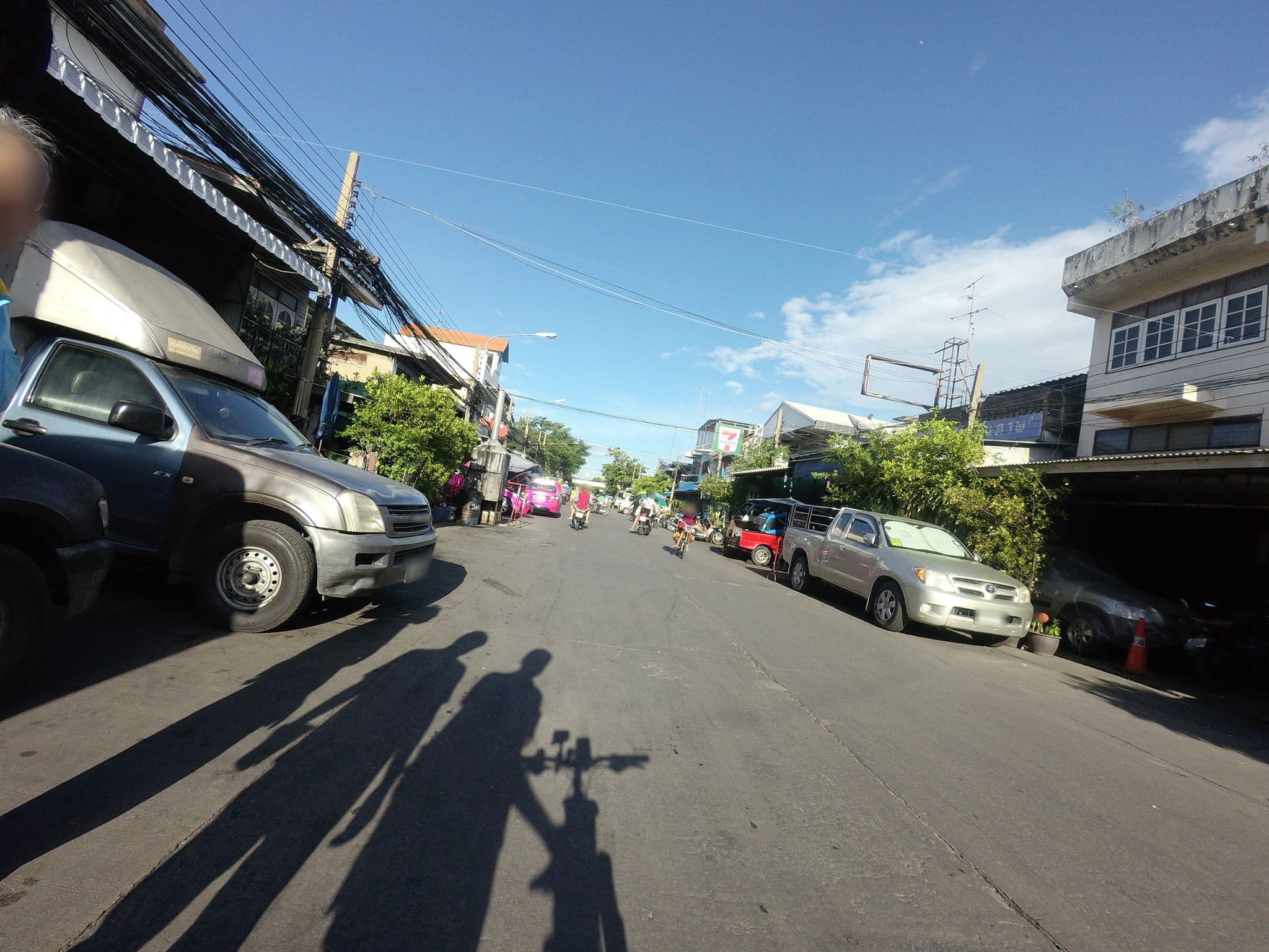 Street view near ELEVEn, Khlong Toei — © mishari (CC BY-SA · Mapillary)