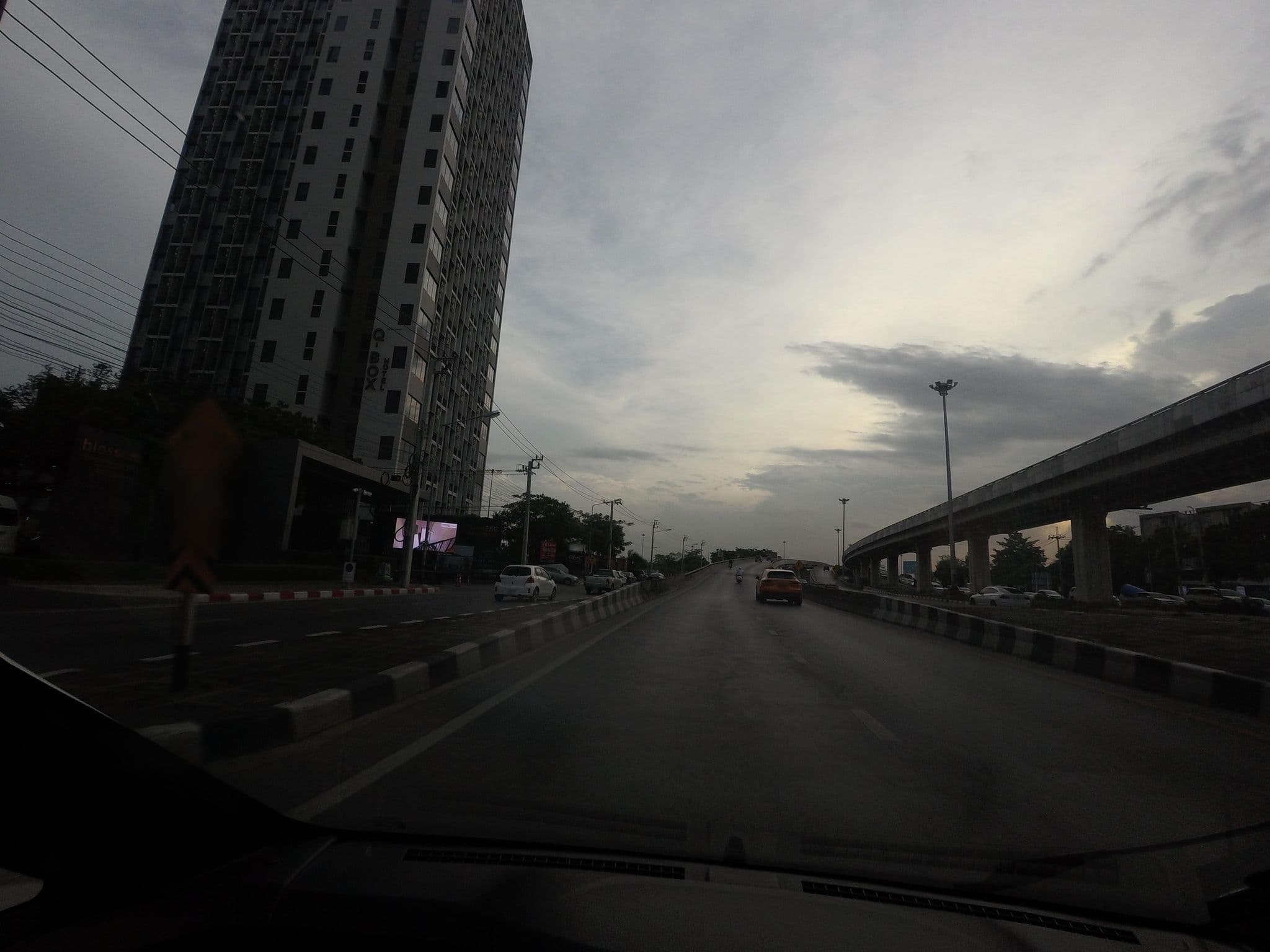 Street view near Surestay by Best Western Hotel Bangkok - Raminthra, Khan Na Yao — © mishari (CC BY-SA · Mapillary)
