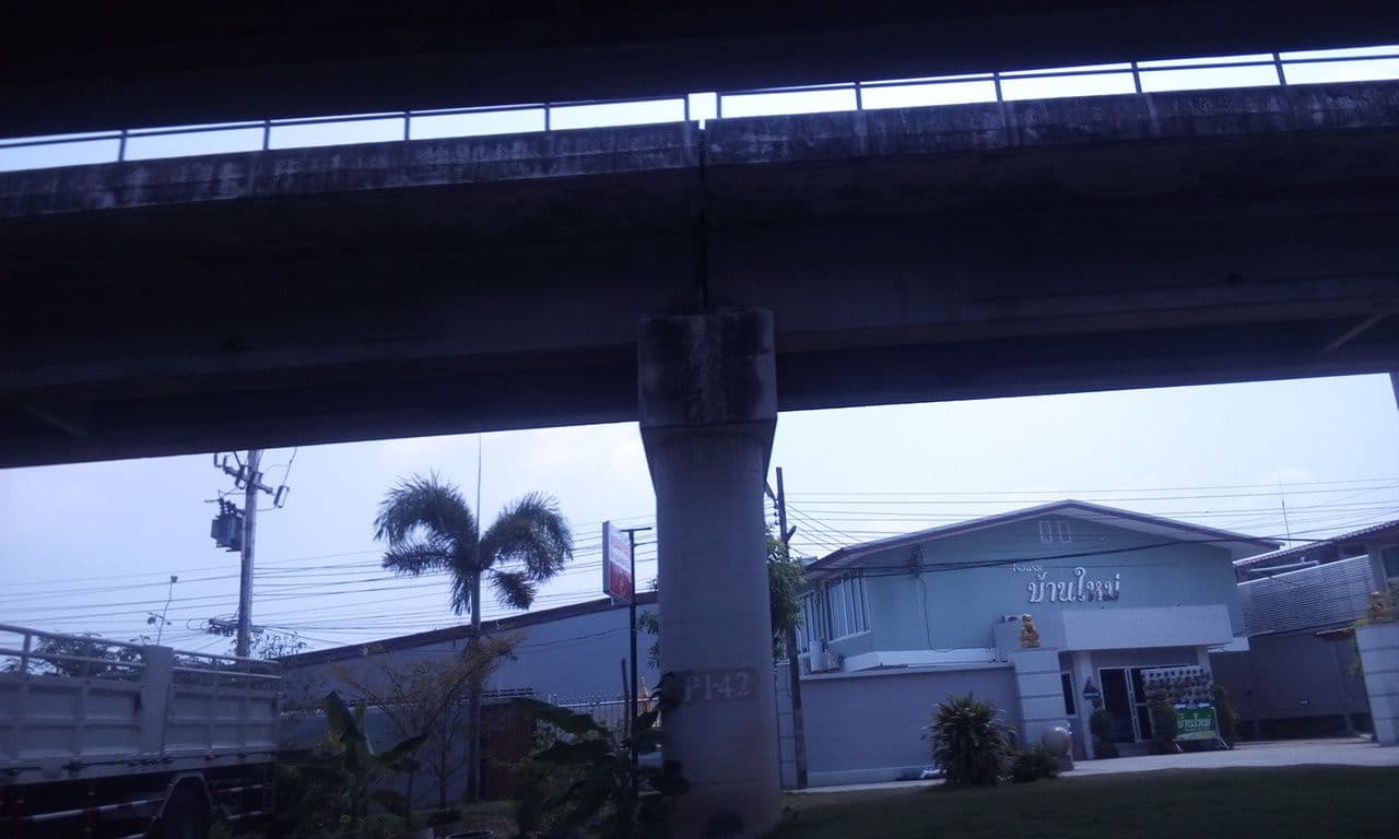 Street view near Ban Mai Hotel, Chachoengsao — © ozflor (CC BY-SA · Mapillary)