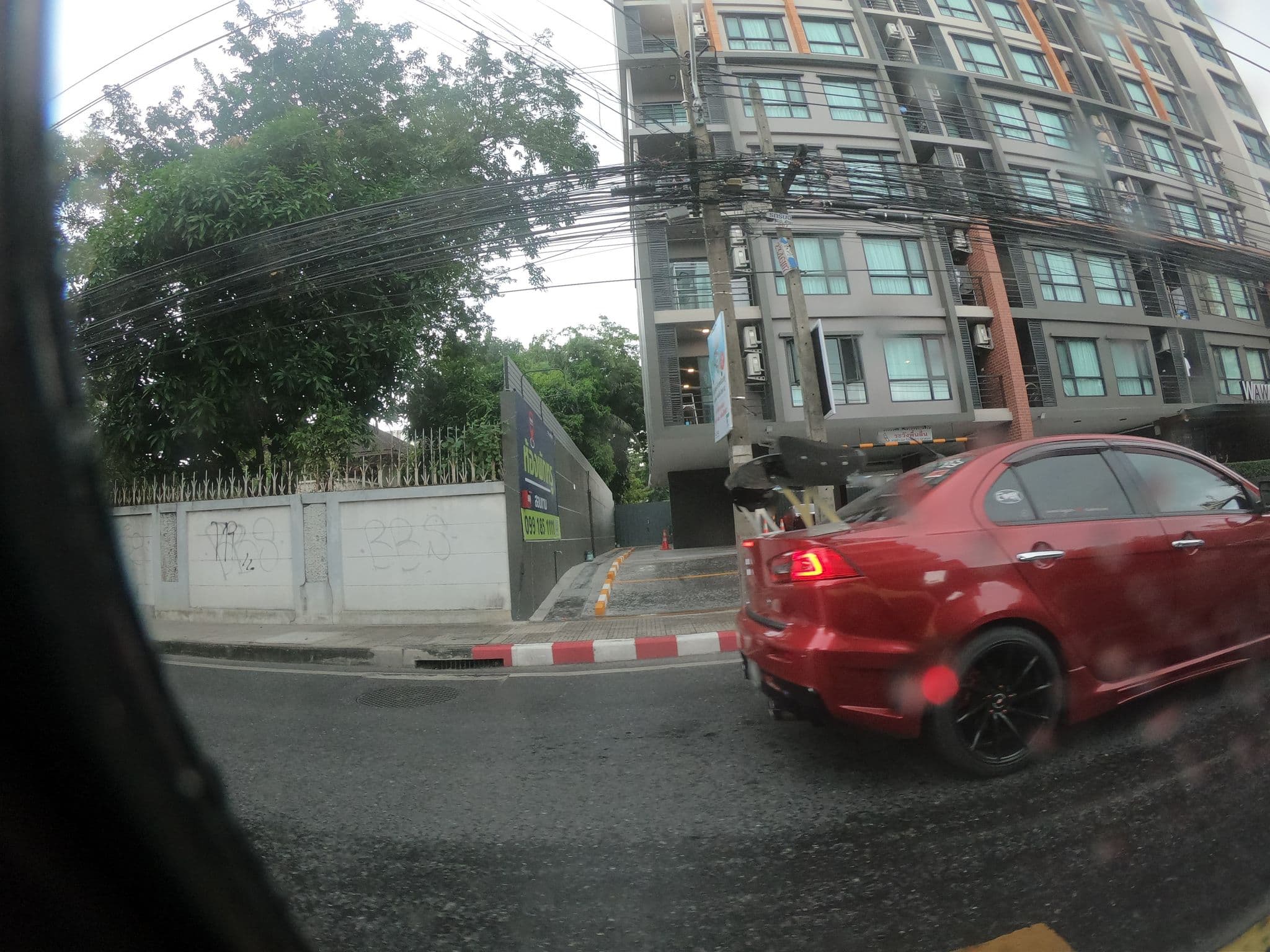 Street view near Matini Ratchada 32, Chan Kasem — © ozflor (CC BY-SA · Mapillary)