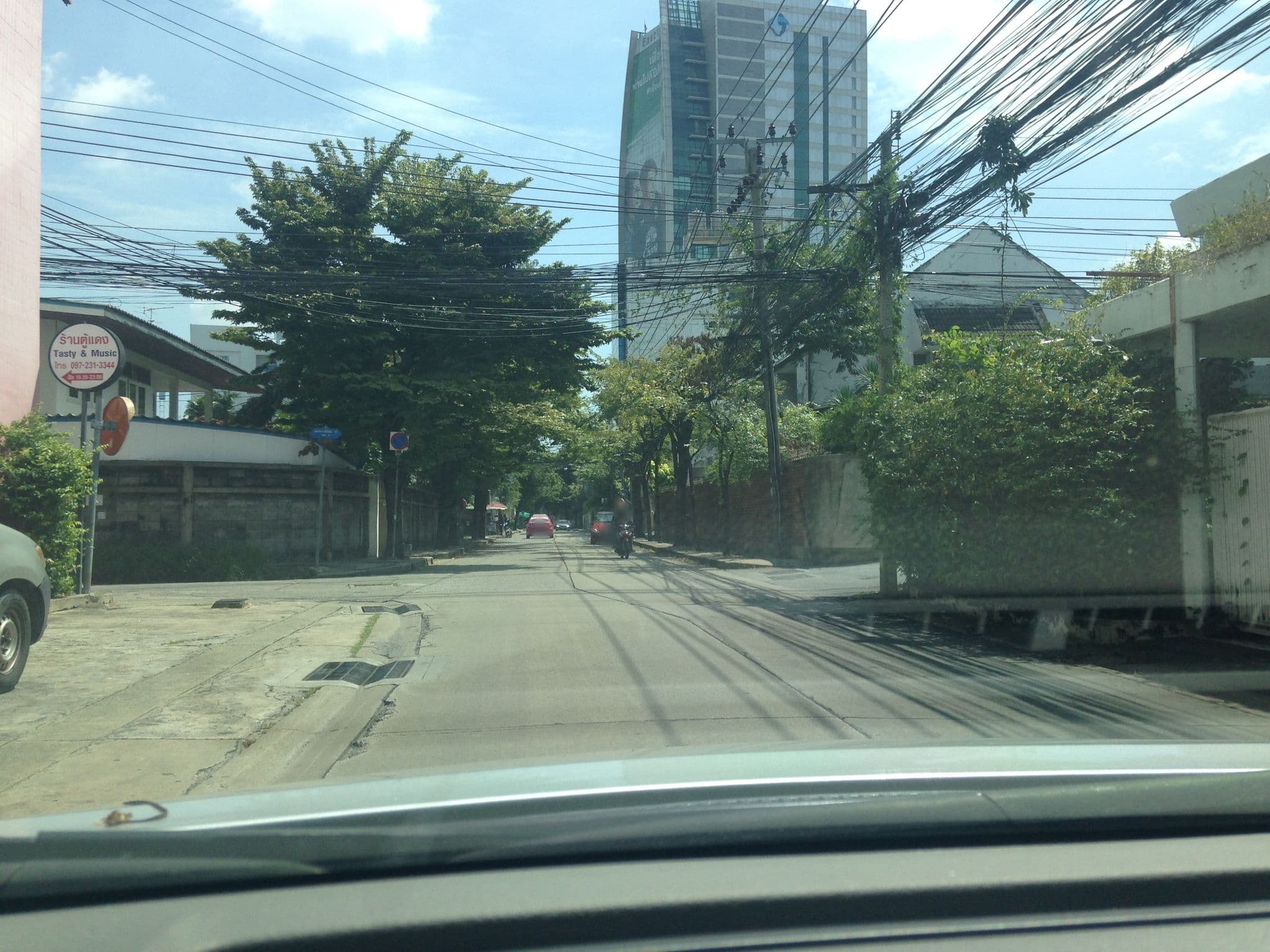Street view near Royal Mae Khong Nangkhai Hotel Company Limited, Chomphon — © ratirat (CC BY-SA · Mapillary)
