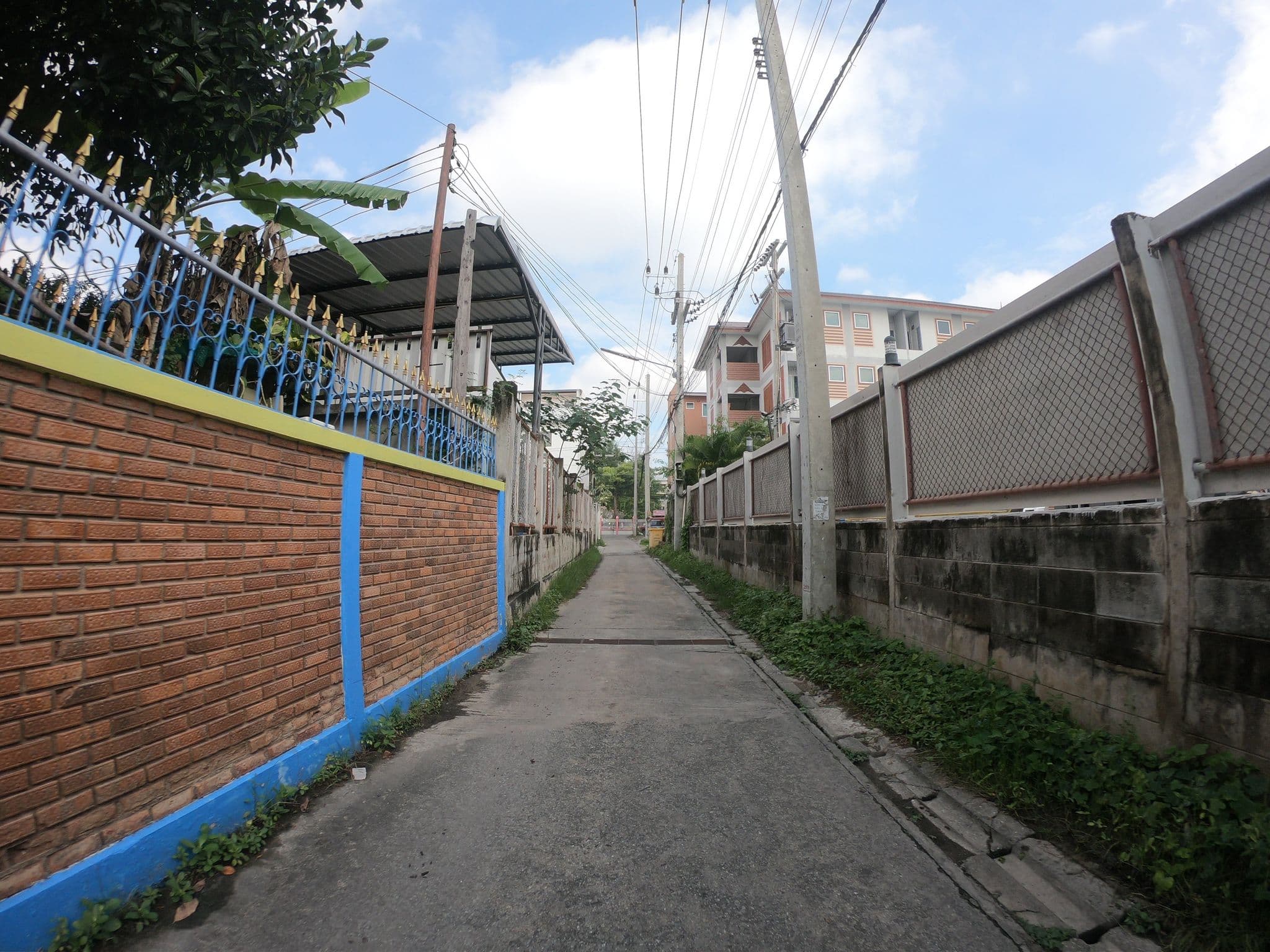 Street view near Nanya Hotel Chiang Mai, Chiang Mai — © chanuwath_grab (CC BY-SA · Mapillary)