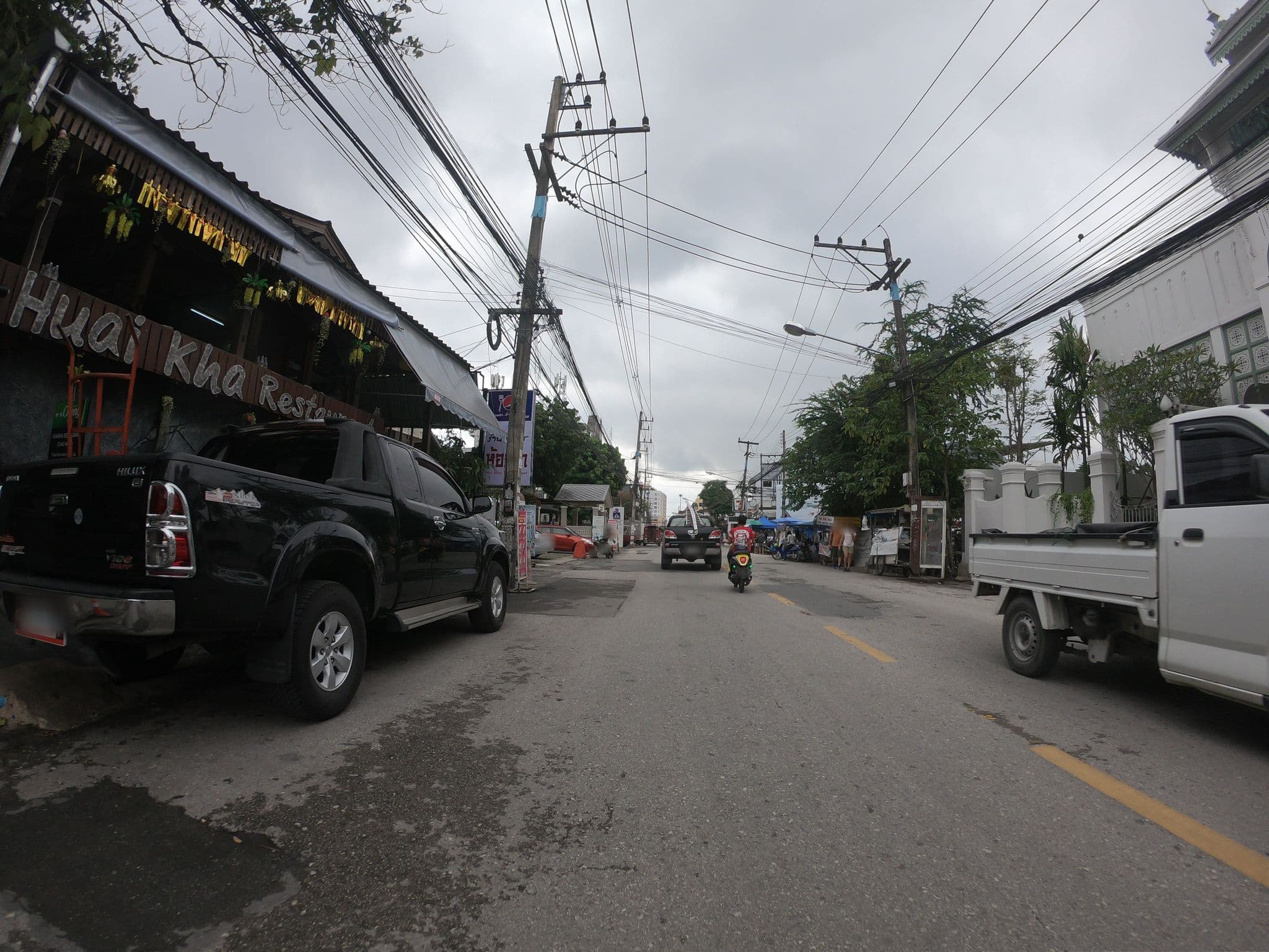 Street view near H Hotel Phrasing, Chiang Mai — © chanuwath_grab (CC BY-SA · Mapillary)