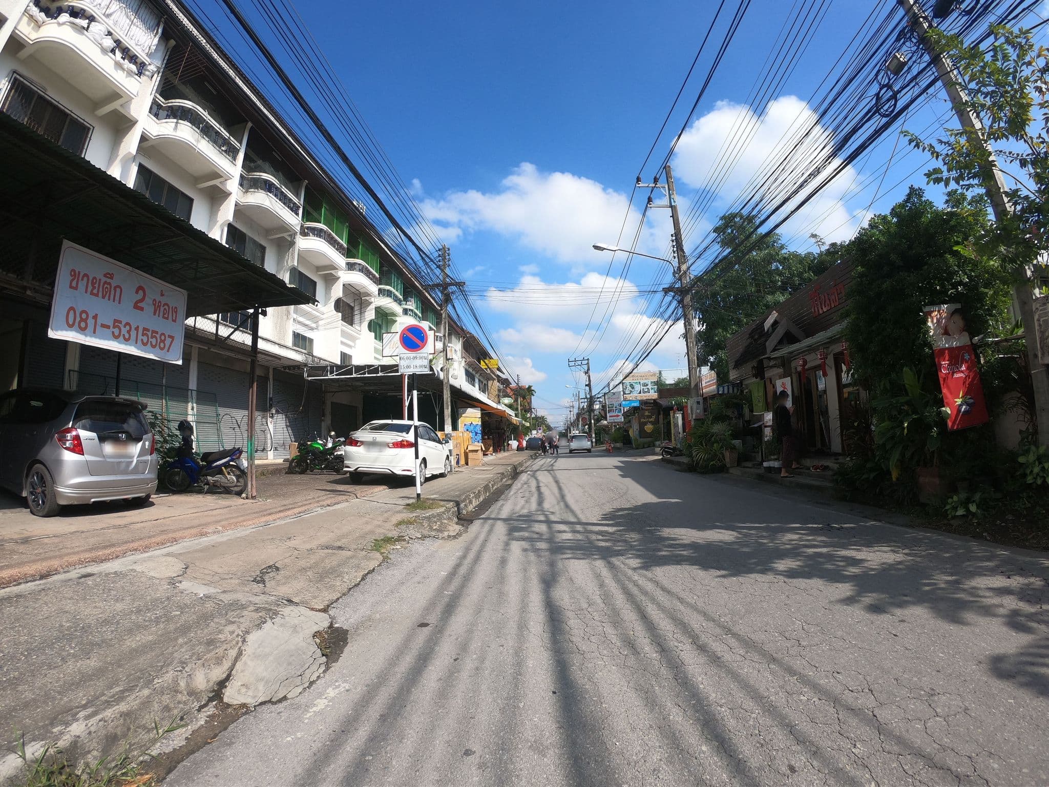 Street view near Zhennan Teabar • Hotel, Chiang Mai — © chanuwath_grab (CC BY-SA · Mapillary)