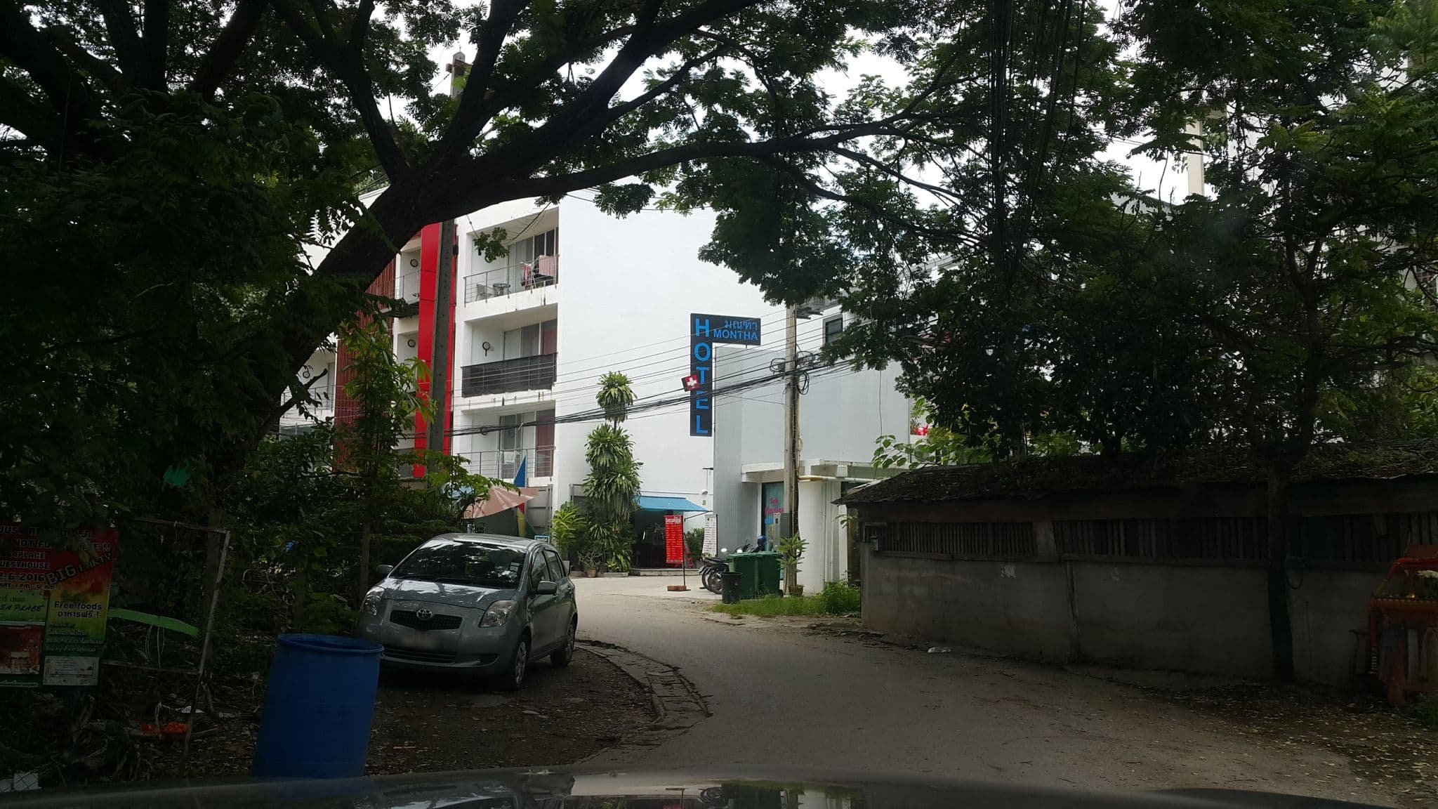 Street view near Montha Hotel, Chiang Mai — © jrcarlsen (CC BY-SA · Mapillary)
