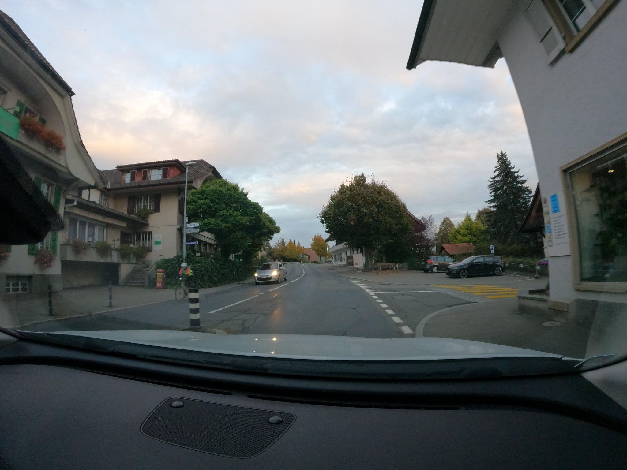 Street view near Linde, Stettlen — © alediwi (CC BY-SA · Mapillary)