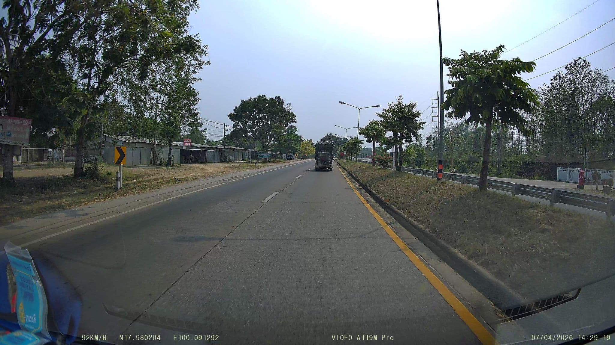 Street view near โรมแรมโฮมสตางค์1รีสอร์ทเด่นชัย แพร่, Den Chai — © ThailandCambodia (CC BY-SA · Mapillary)