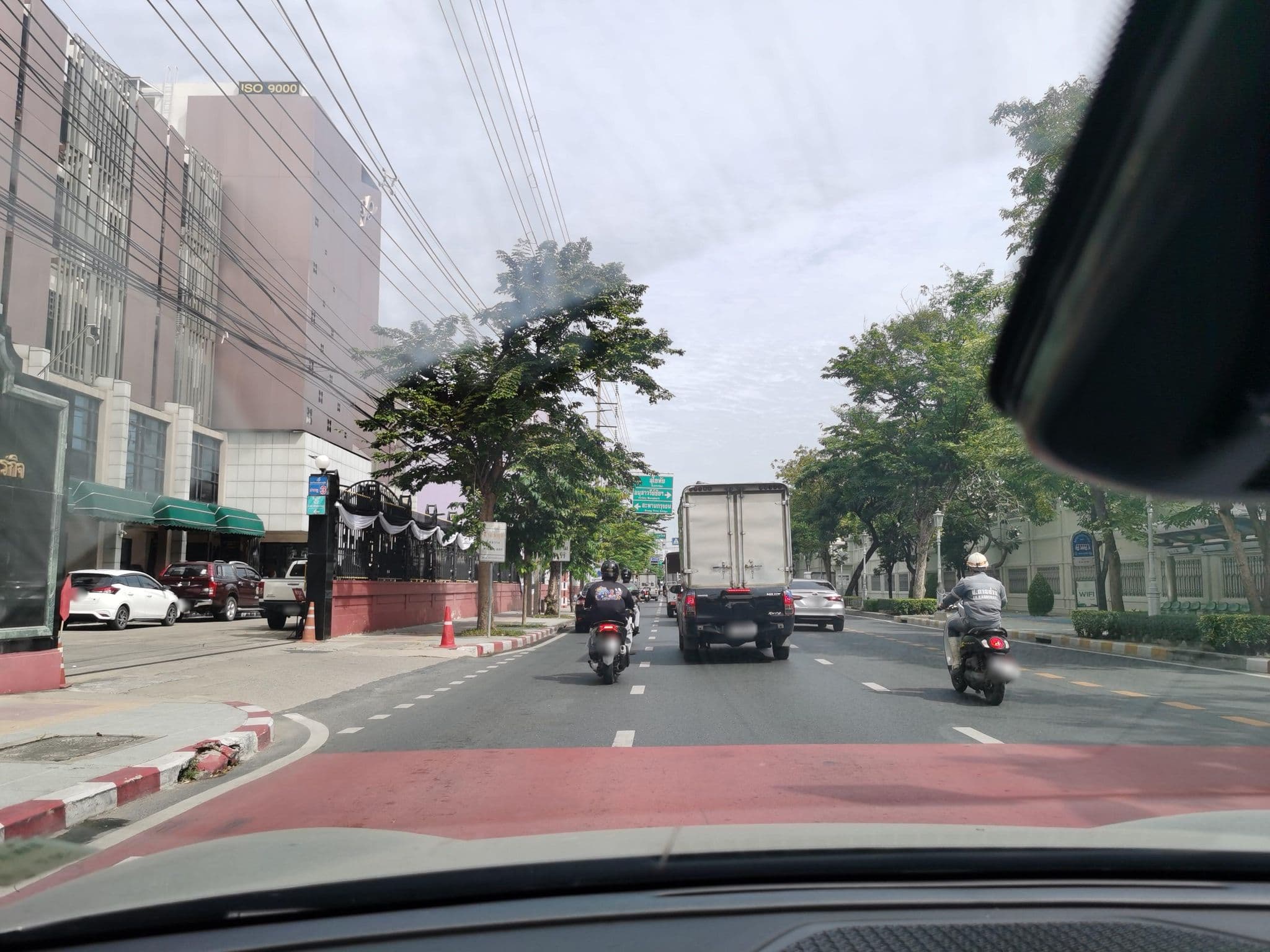 Street view near Suan Dusit Place Hotel, Dusit — © lin_wang (CC BY-SA · Mapillary)