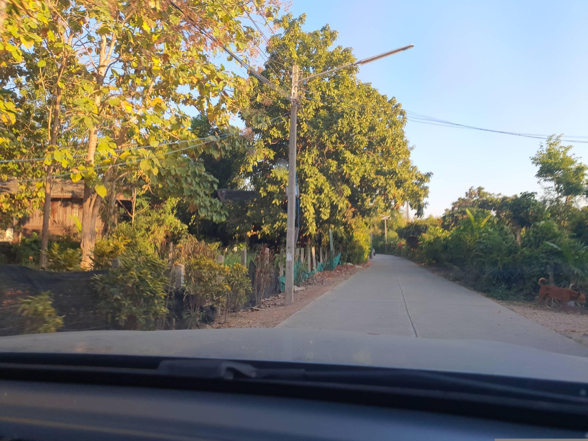 Street view near Little Village Chiang Mai, Hang Dong — © jrcarlsen (CC BY-SA · Mapillary)