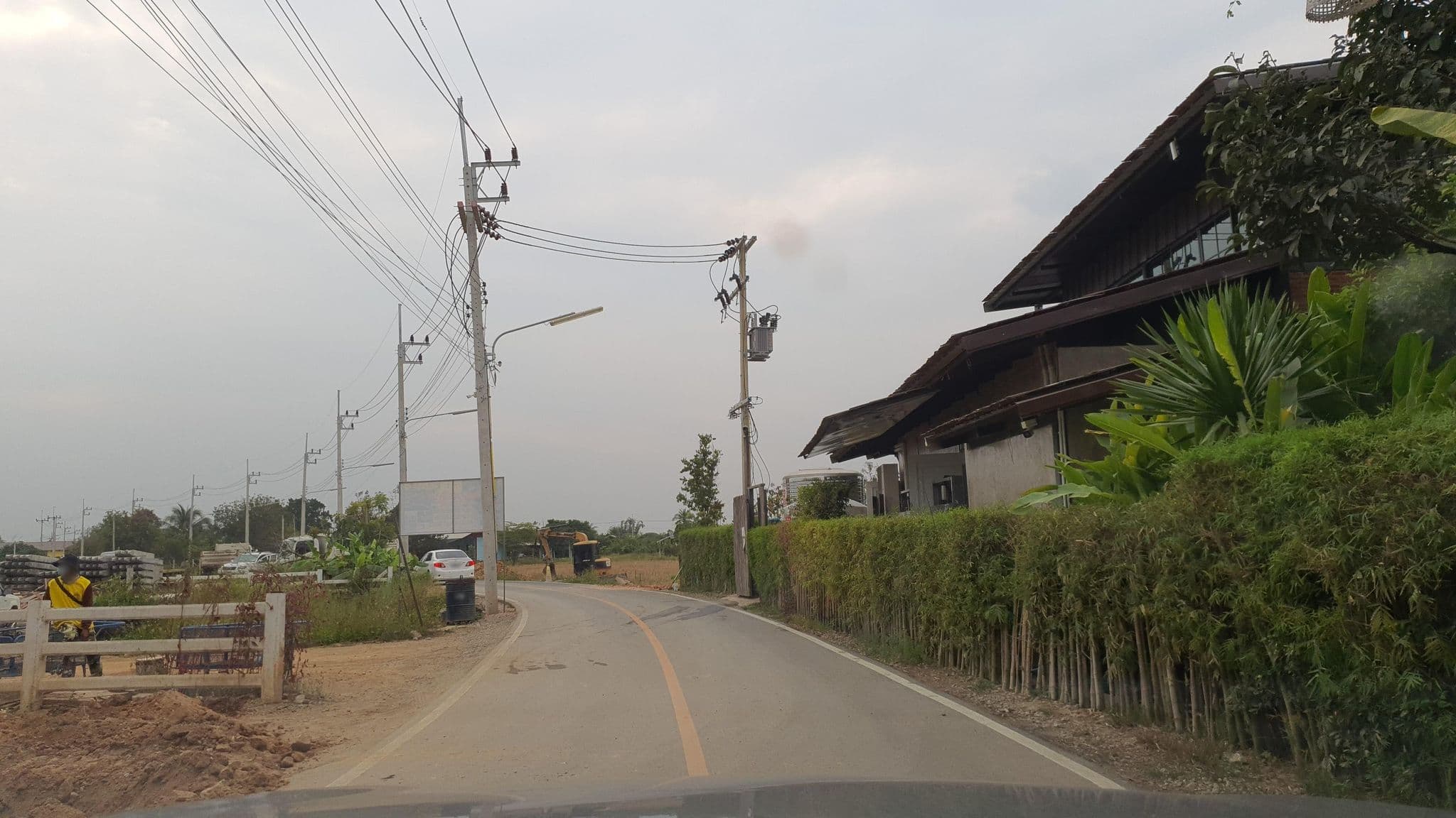 Street view near Tongna Cottage Natural Resort, Hang Dong — © jrcarlsen (CC BY-SA · Mapillary)