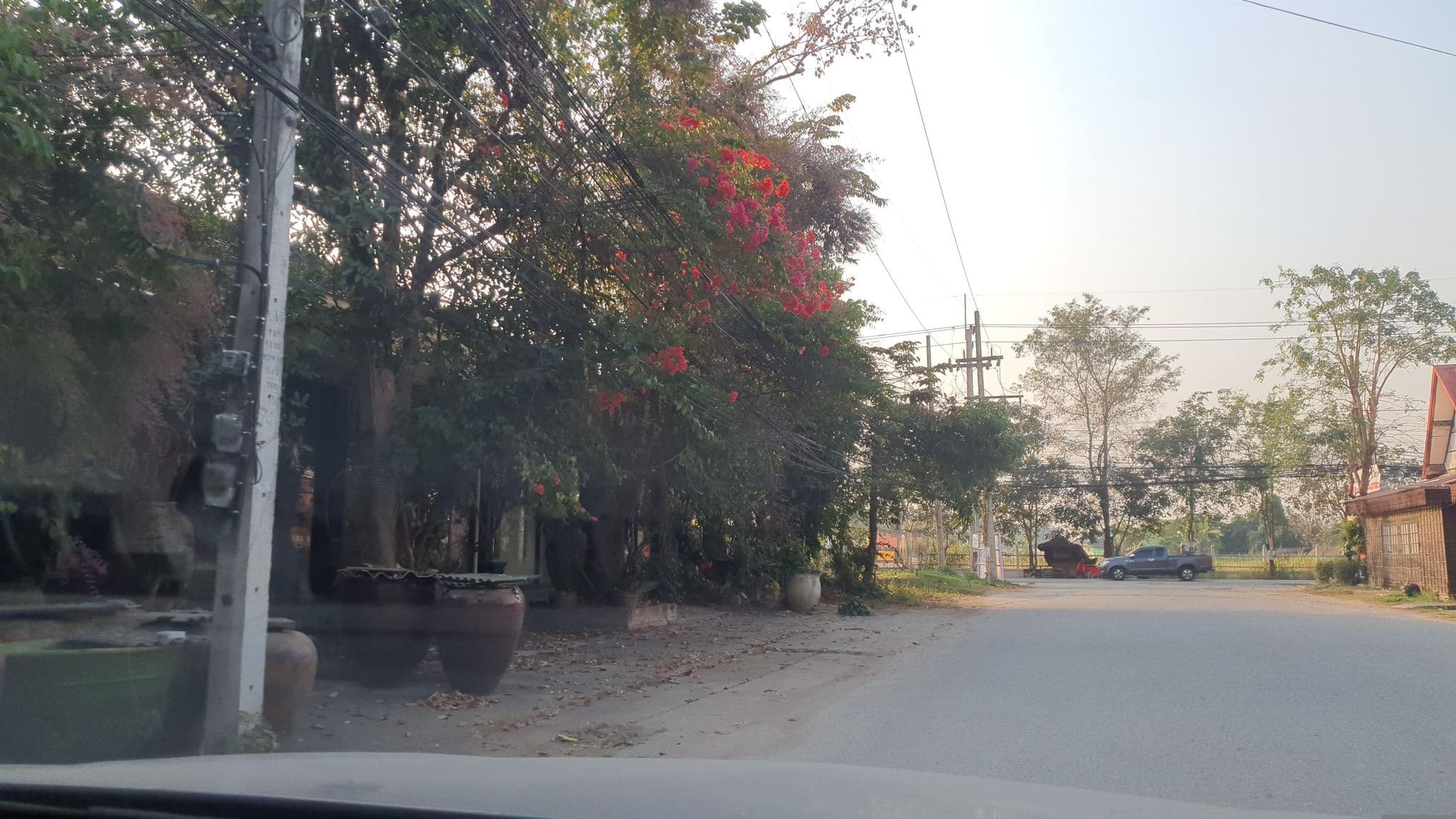 Street view near Thaigalleryhome ไทยแกลลอรี่โฮม, Hang Dong — © jrcarlsen (CC BY-SA · Mapillary)