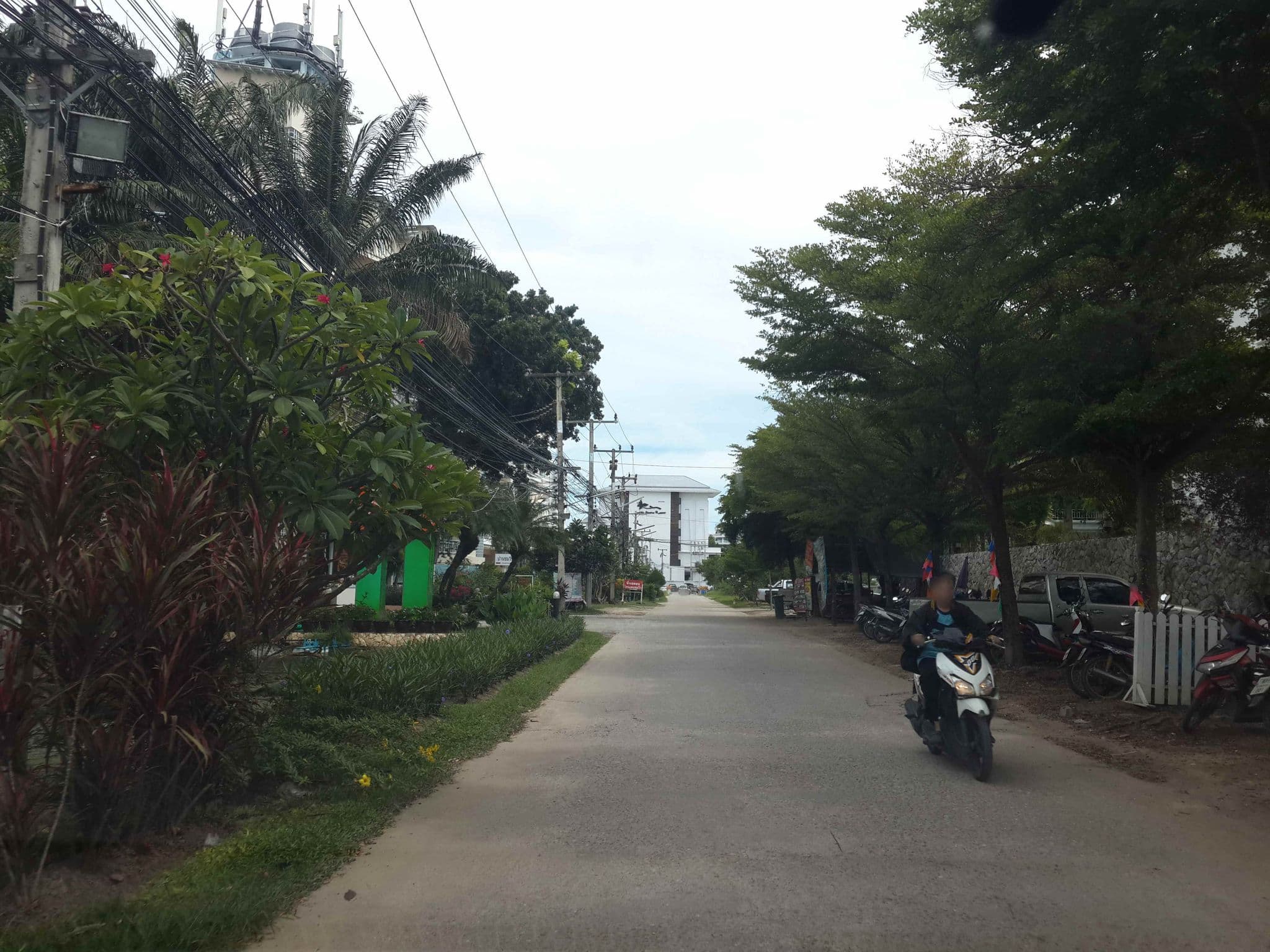 Street view near Chom View Hotel, Hua Hin