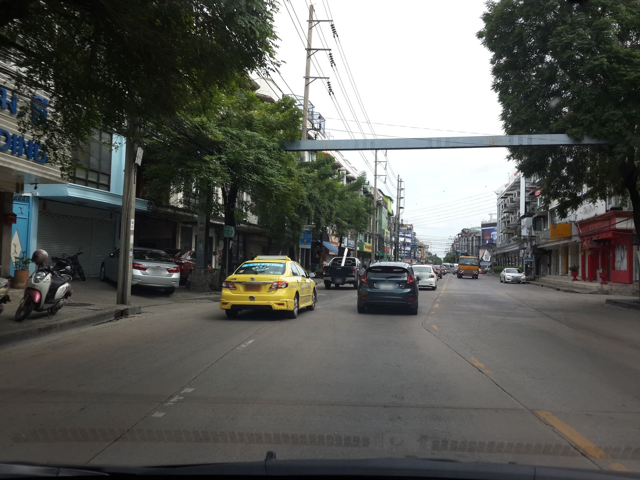 Street view near OYO 75465 Lucky Hostel (Huai Khwang), Huai Khwang — © mishari (CC BY-SA · Mapillary)